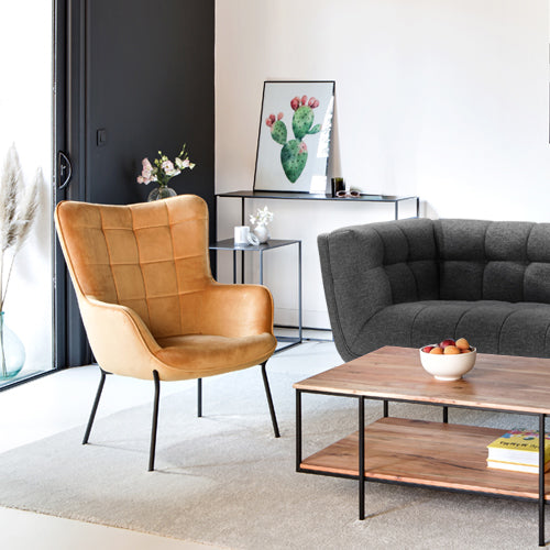 fauteuil jaune pantone et canapé gris pantone 2021