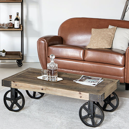 table d'appoint style industriel et canapé similicuir camel