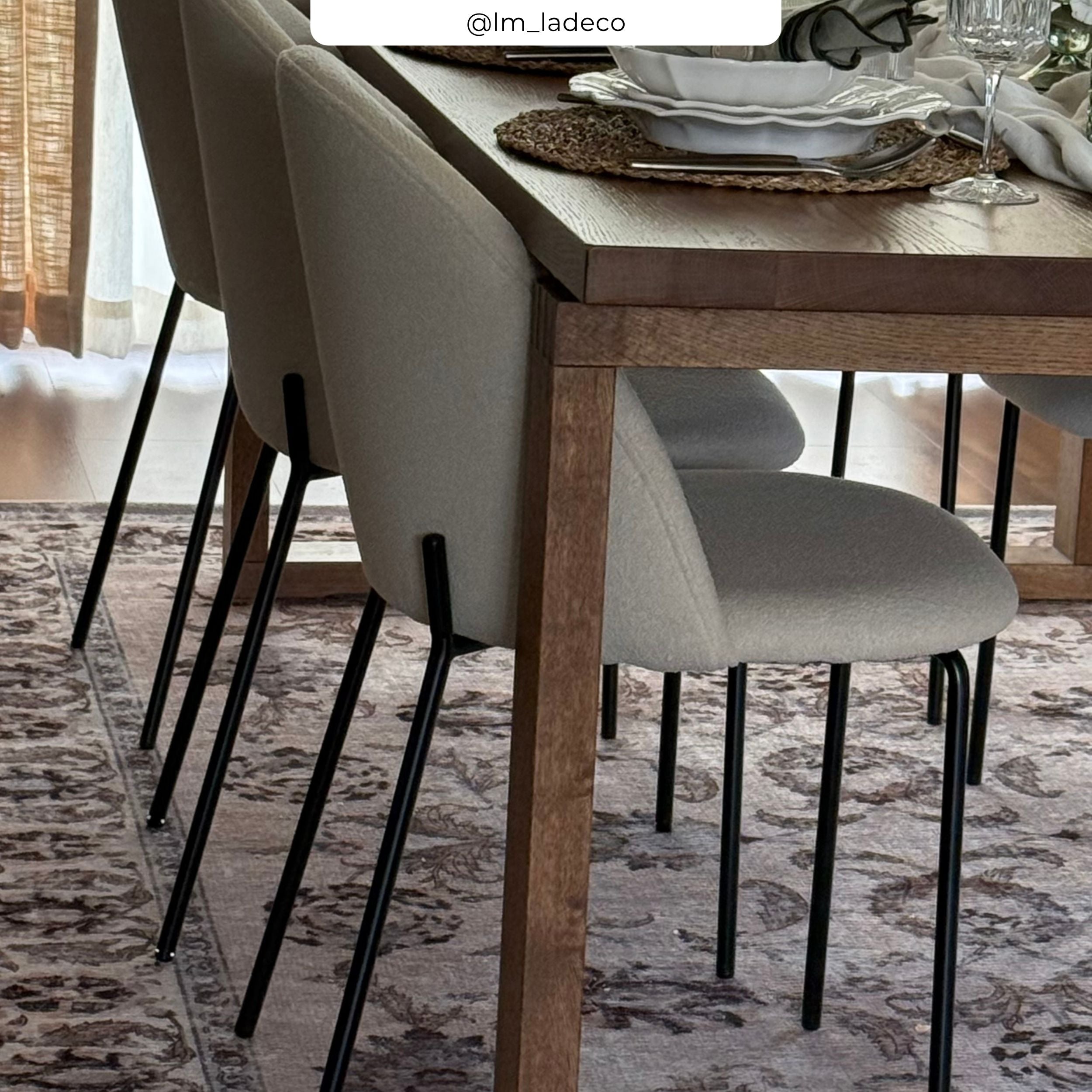 2 chaises en tissu boucle beige karl rdv deco