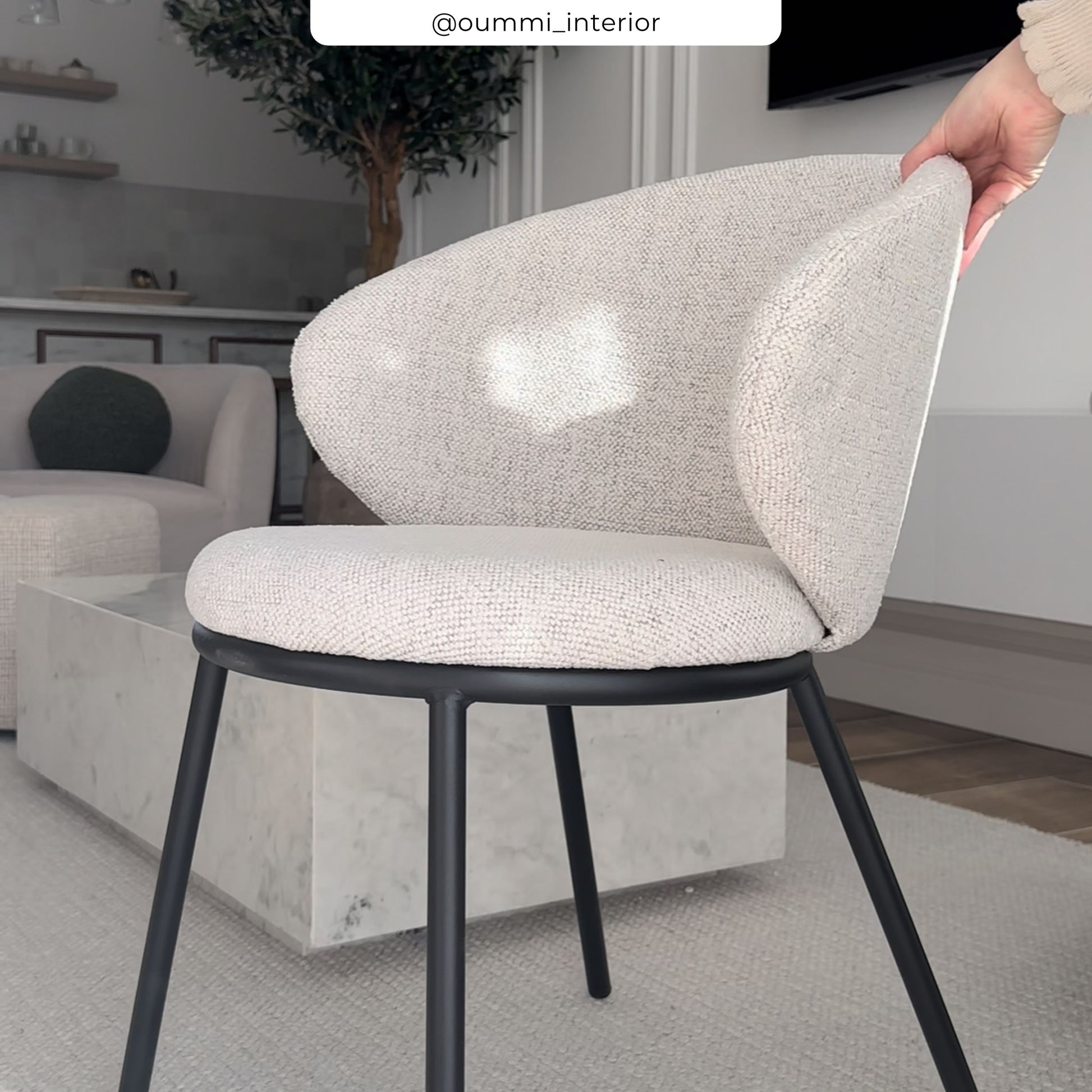 chaise en tissu beige chine pieds noirs angele rendez vous deco