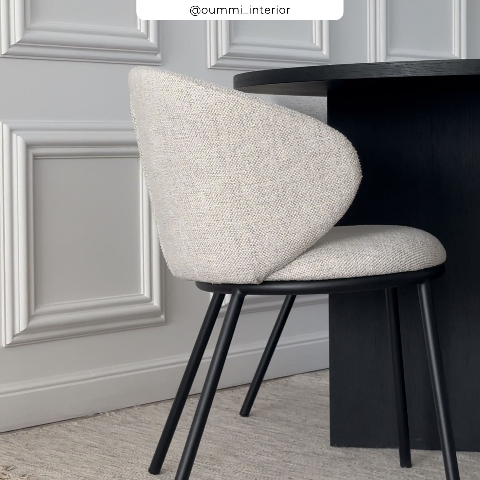 chaise en tissu beige chine pieds noirs angele