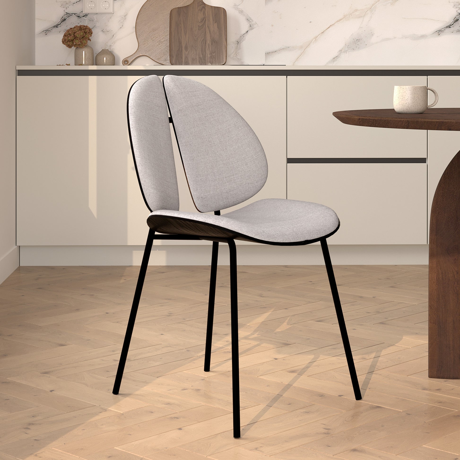 chaise en tissu gris et pieds noir rdv deco coccinelle