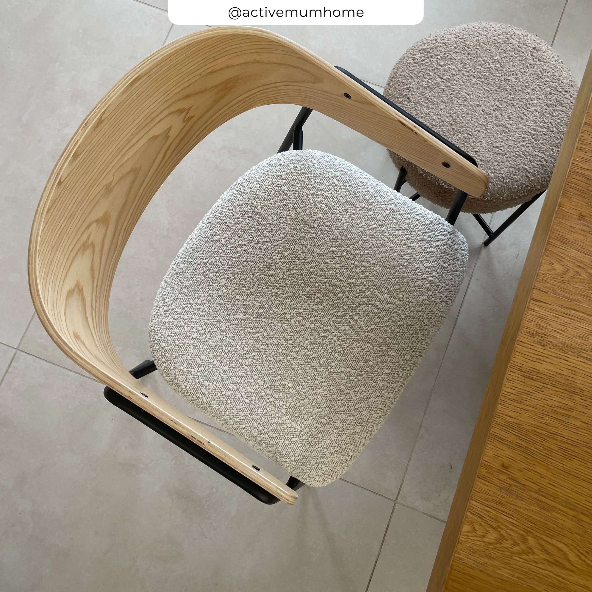 esmee chaise en tissu boucle blanc dossier en bois de chene lot de 2