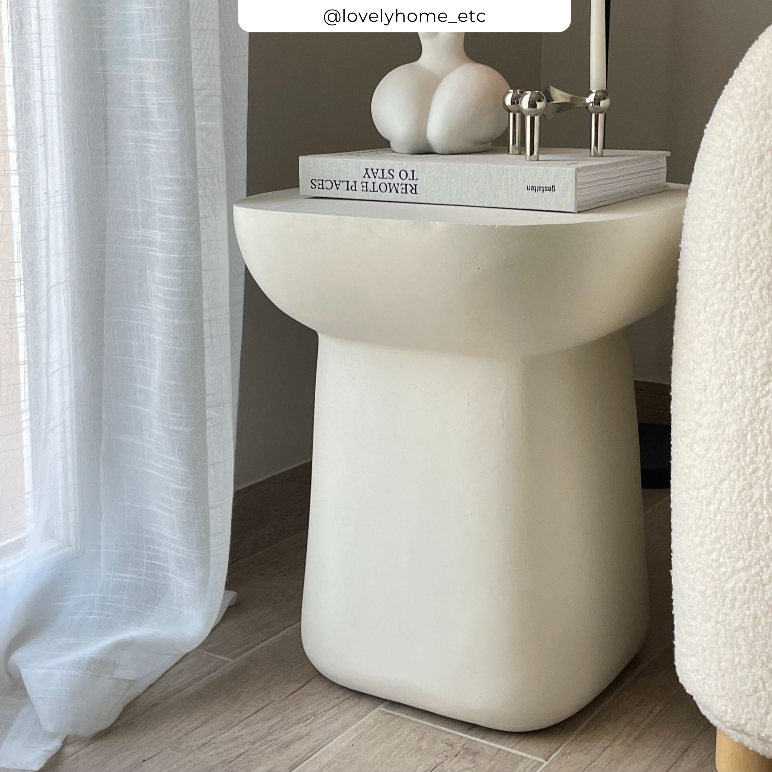 Mesa auxiliar Samui de hormigón blanco