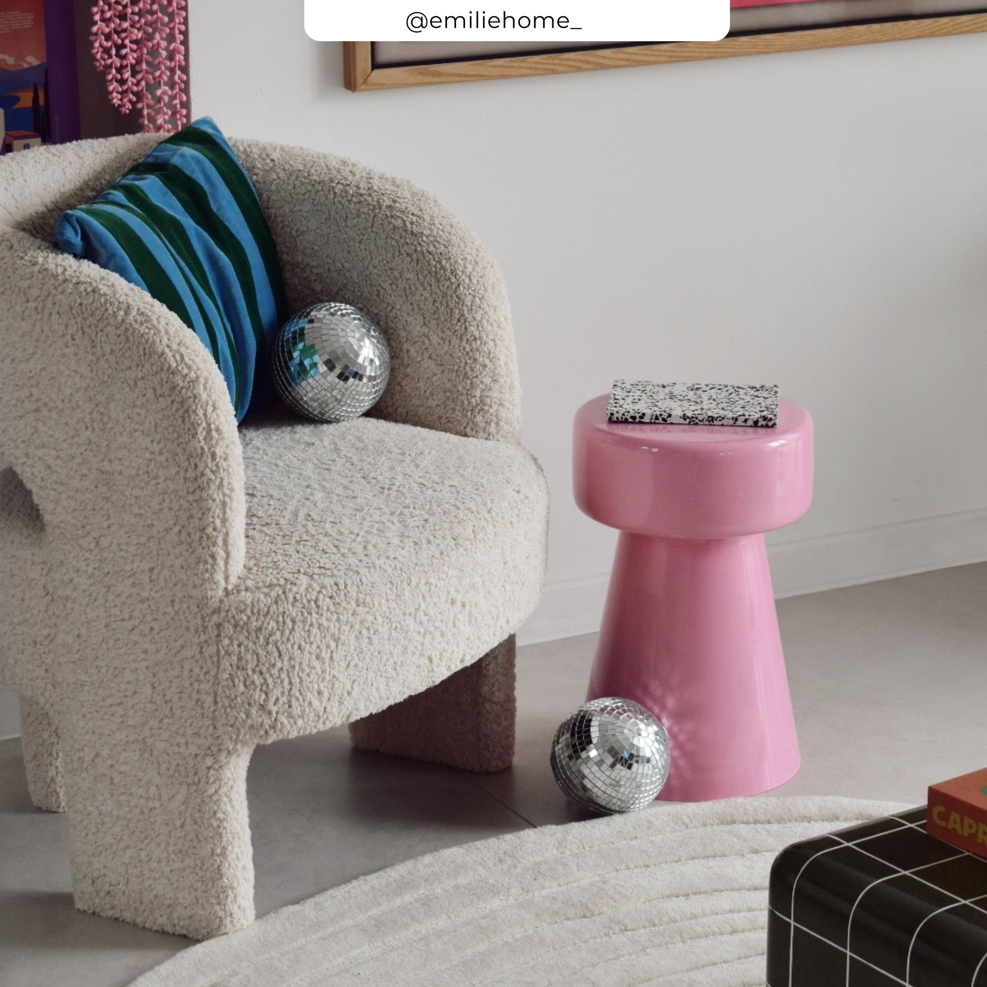 petite table basse rose bonbon glossy metal athena