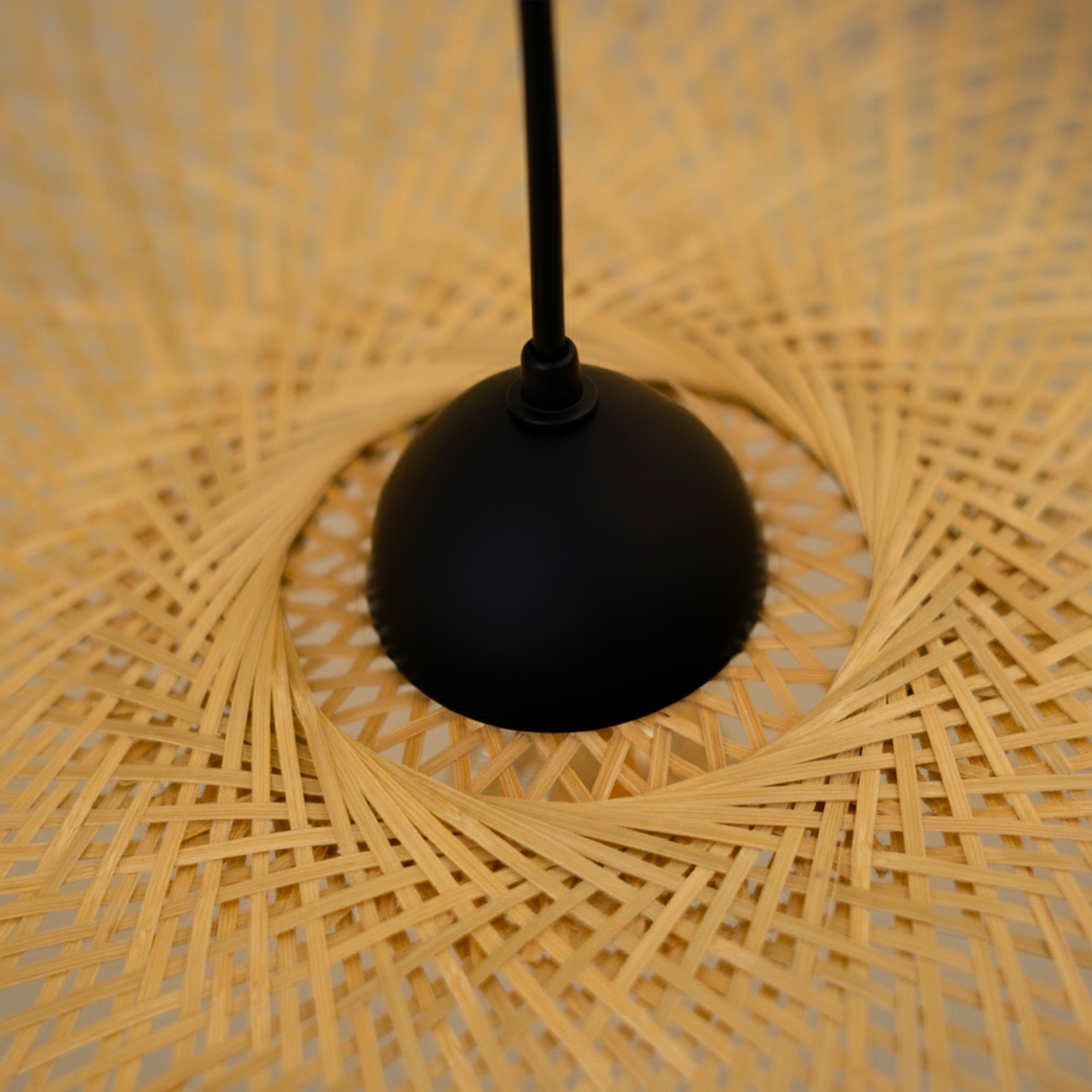 Suspension Jipi en bambou avec fil noir D75cm