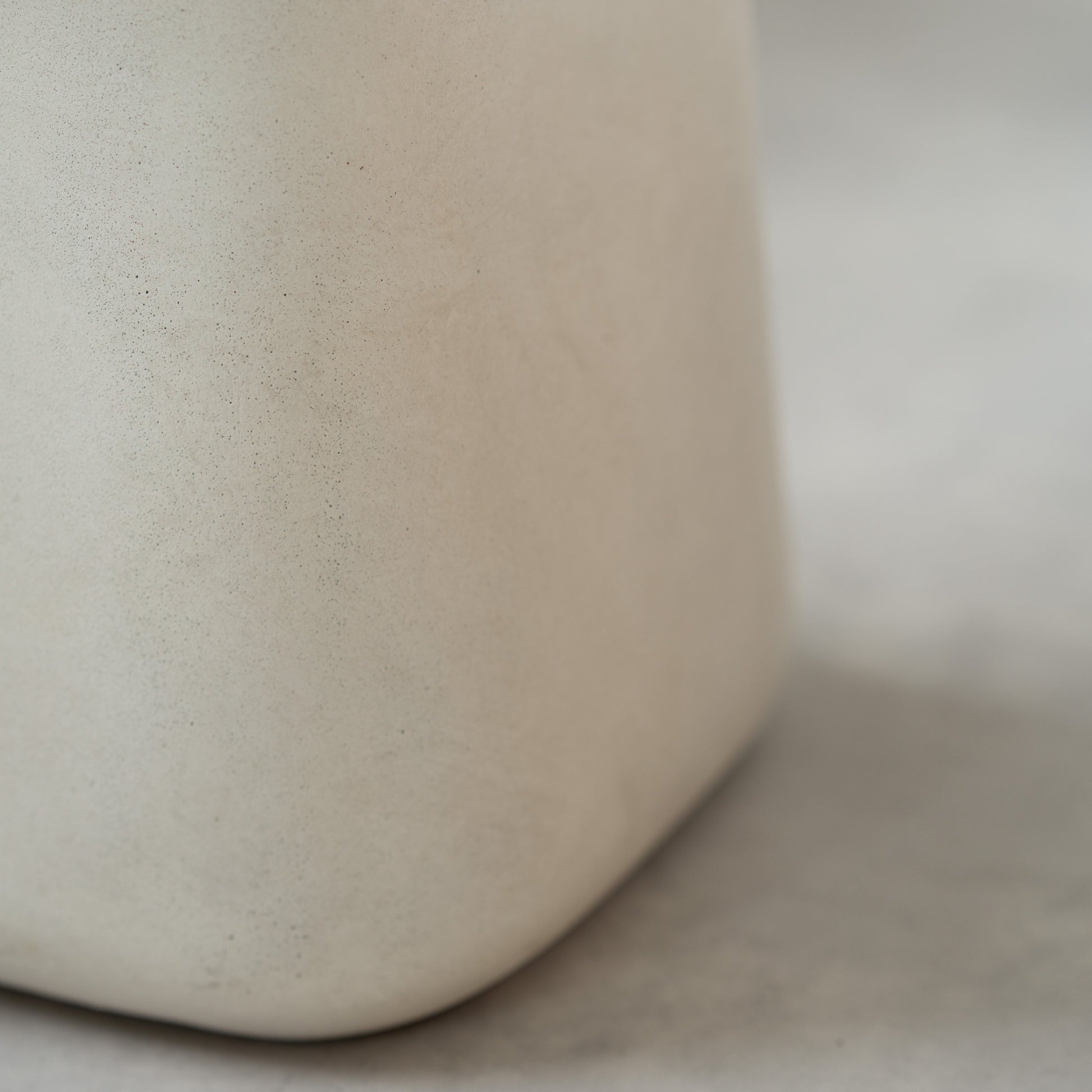 table appoint en beton blanc carre samui