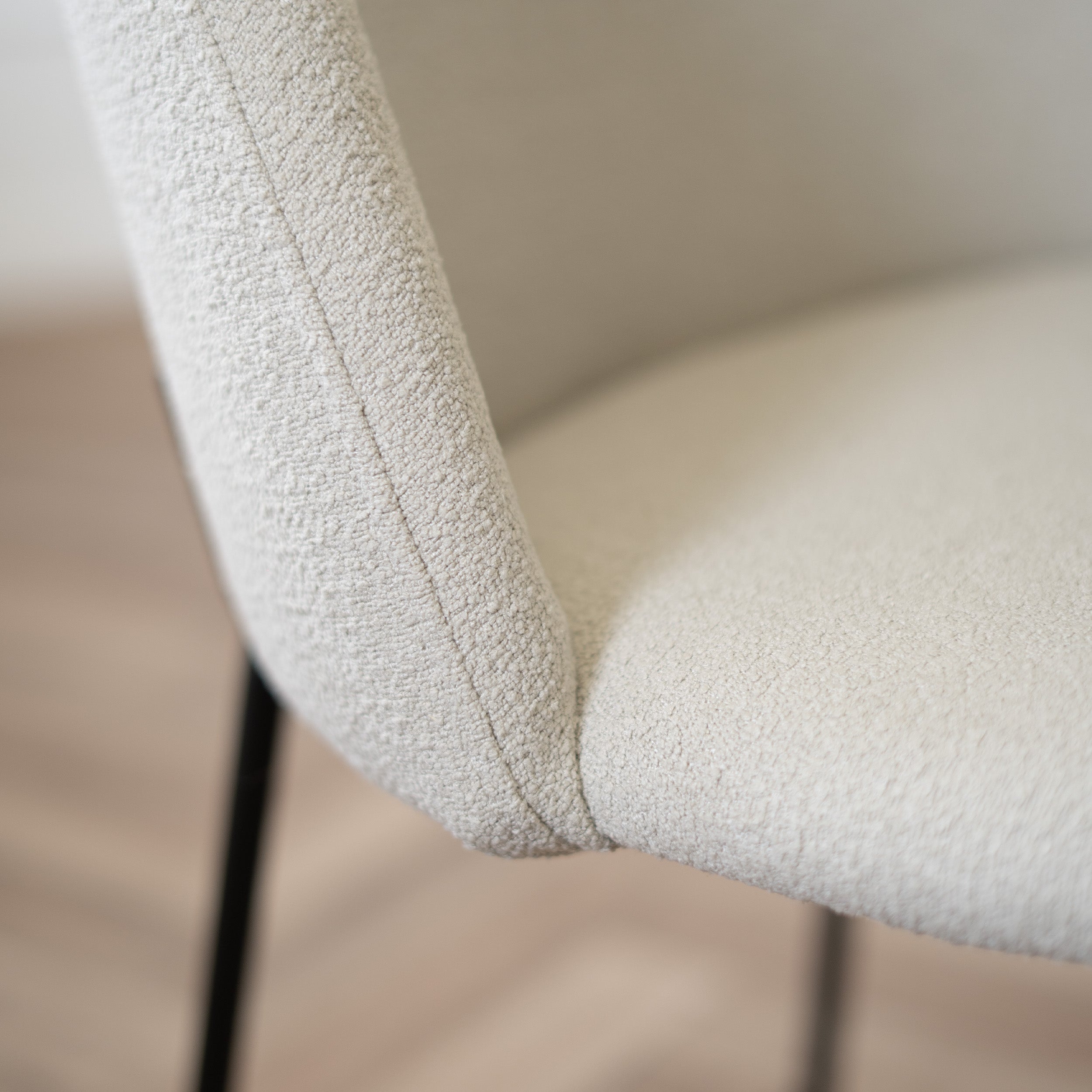 tissu boucle beige 2 chaises karl