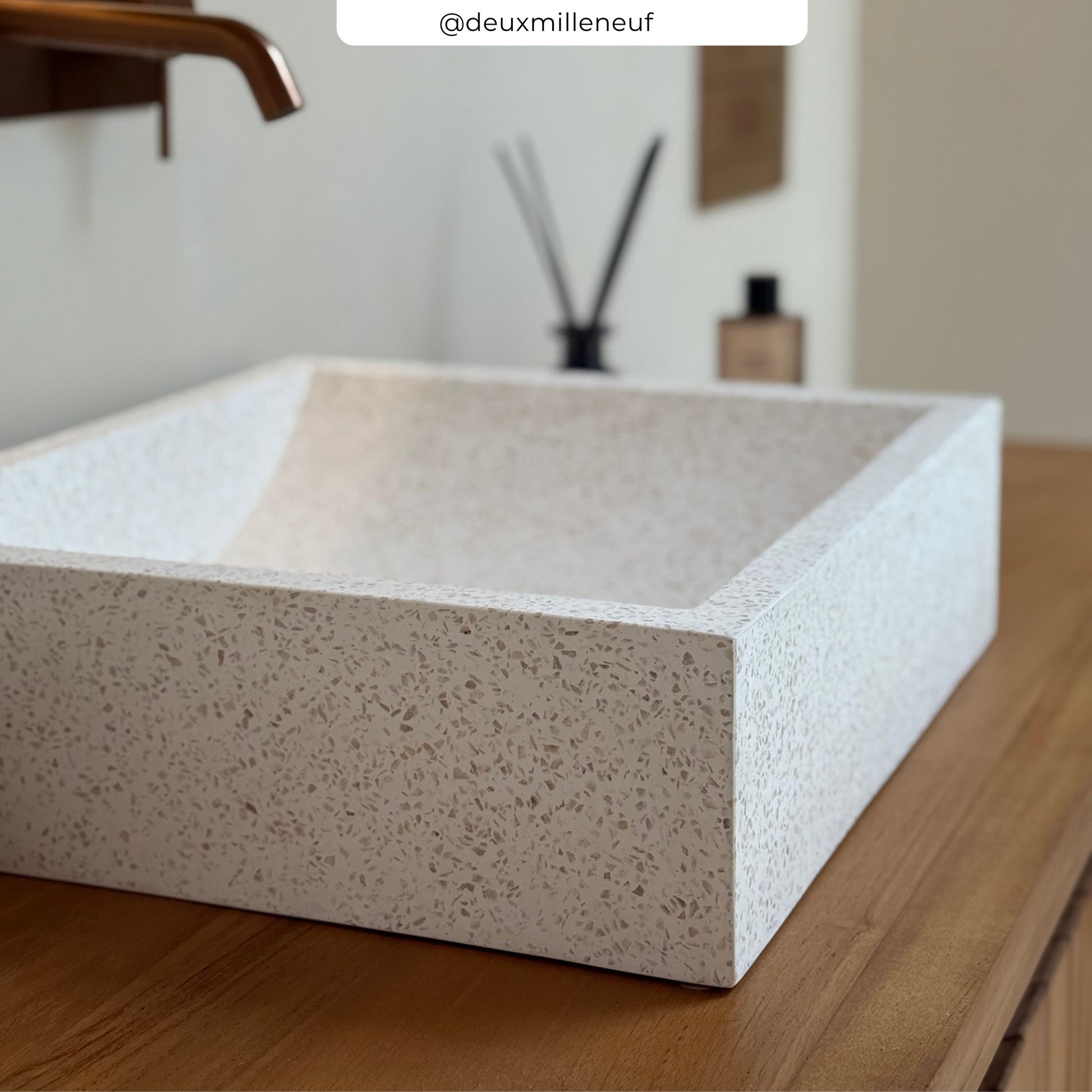 vasque blanche rectangulaire terrazzo