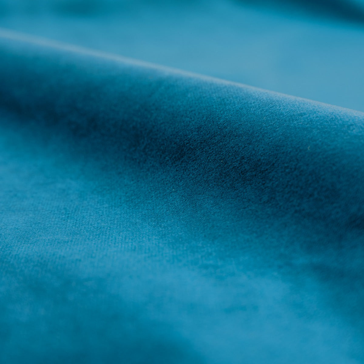 zoom matiere velours bleu mazzia