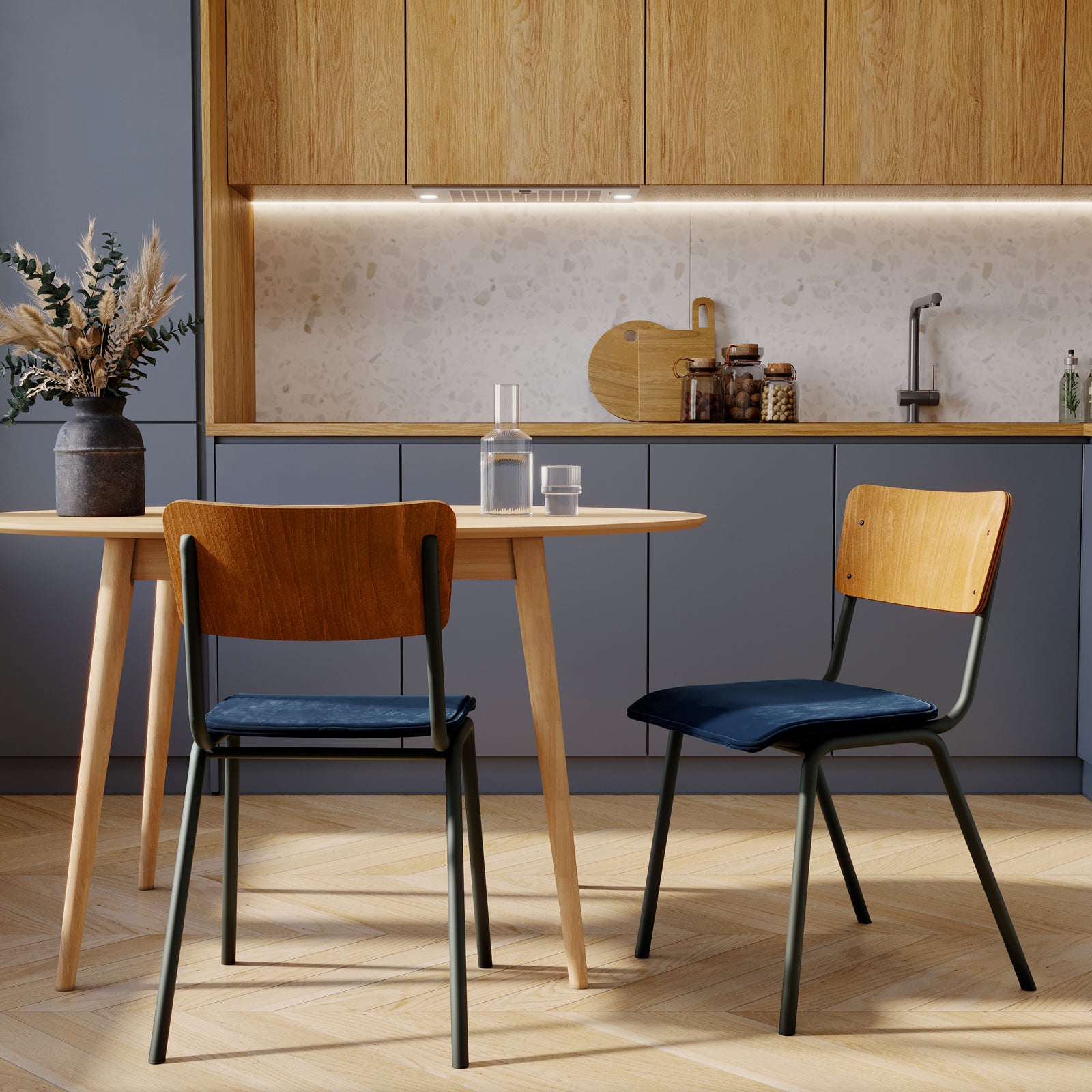 2 chaises ecolier en velours bleu et bois