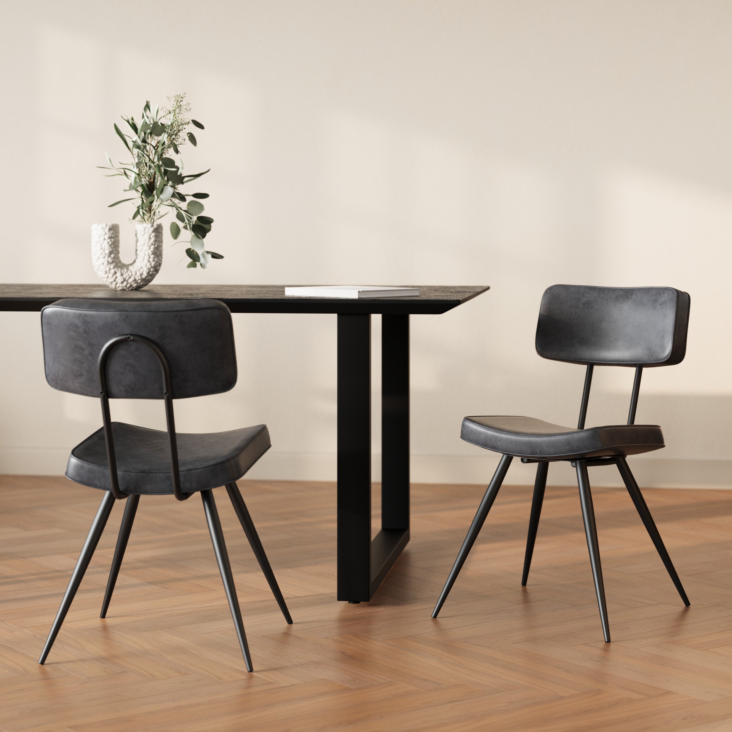 2 chaises en cuir synthetique noir et gris fonce texas