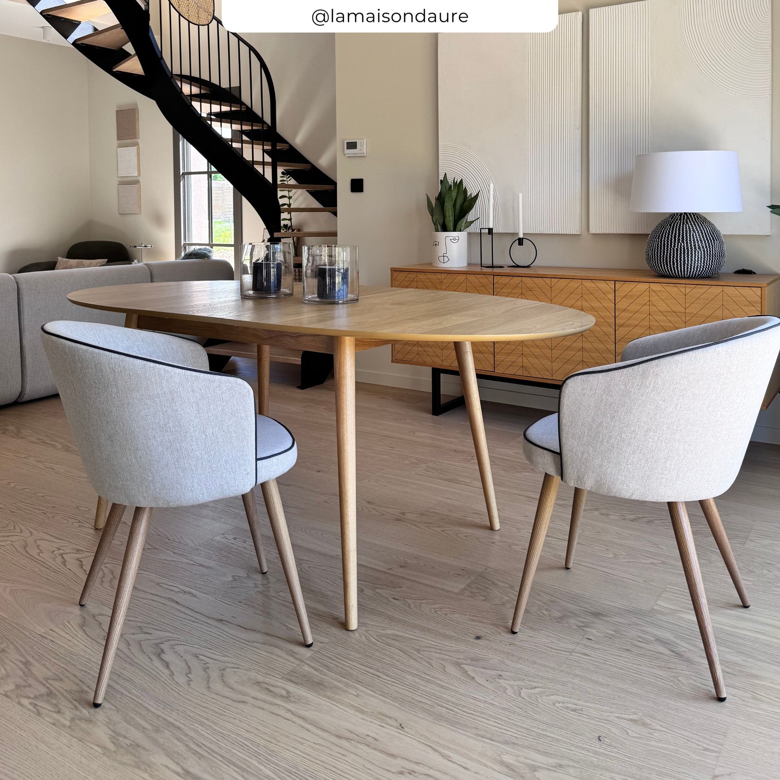 2 chaises en tissu beige chiara pied imitation bois rdv deco