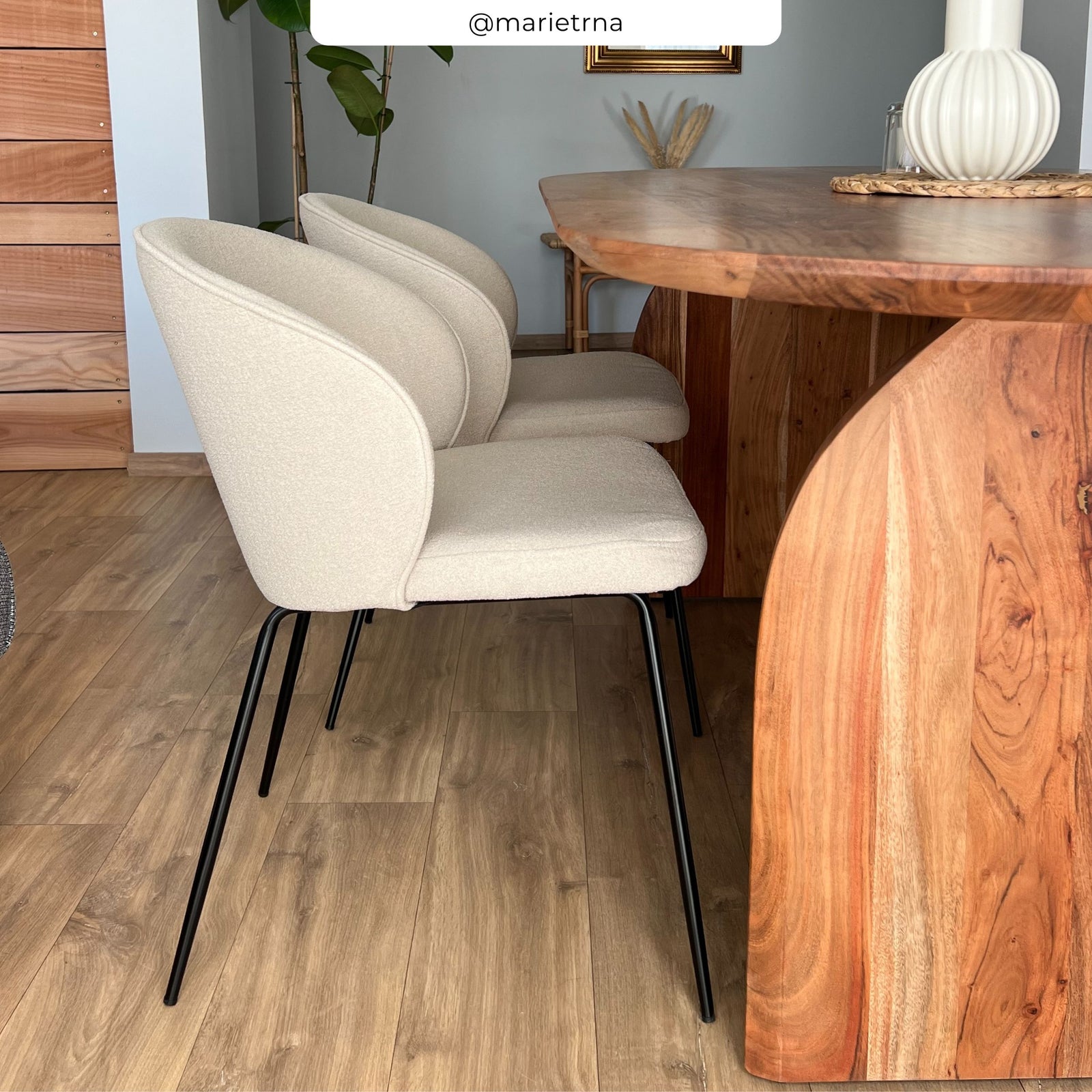 2 chaises en tissu boucle beige groom