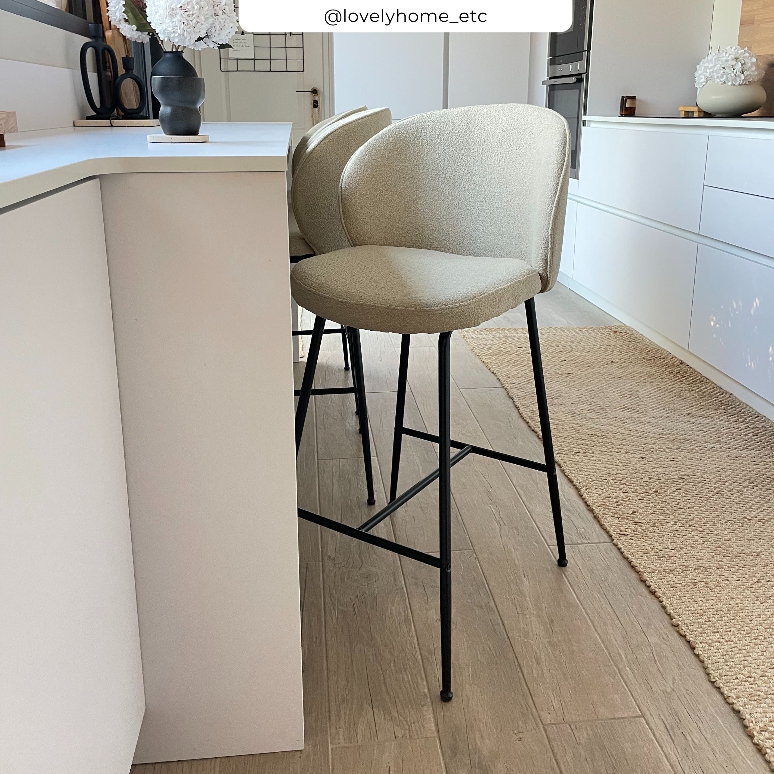 Chaise de bar Groom en tissu bouclé beige 66 cm (lot de 2)