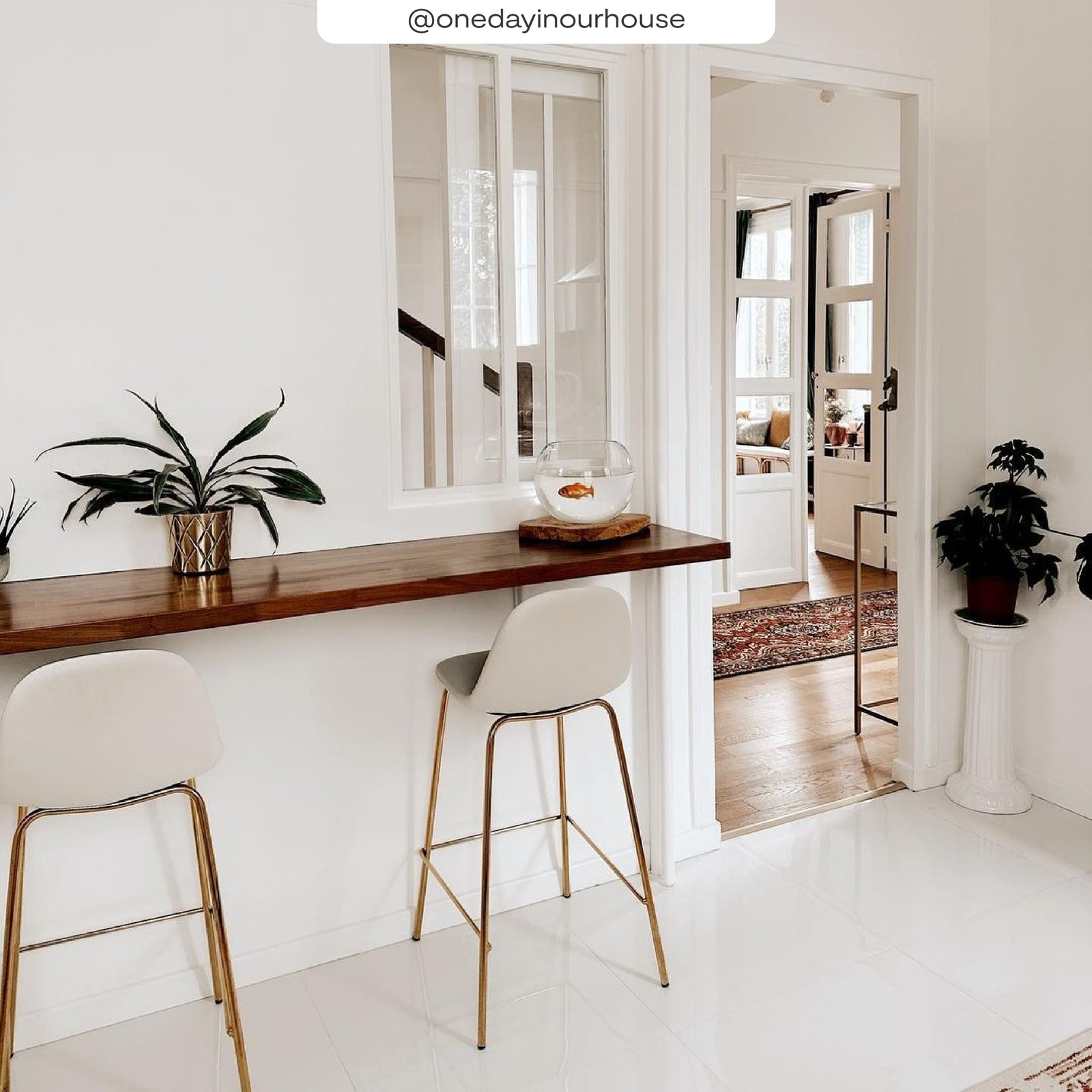 acheter chaise de bar blanche avec pieds dorees 