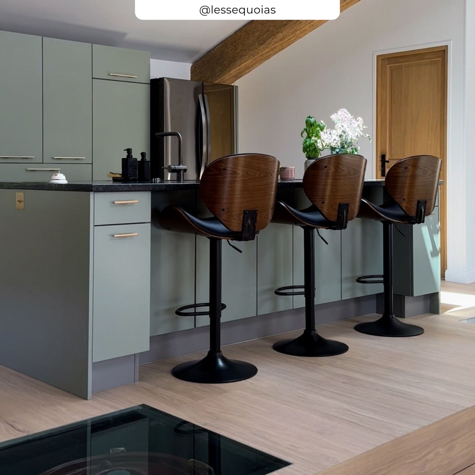 chaise de bar noire baudoin 63 84 cm cm reglabla bois pivotante