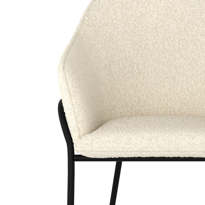 chaise en tissu blanc et pieds en metal noir toscane