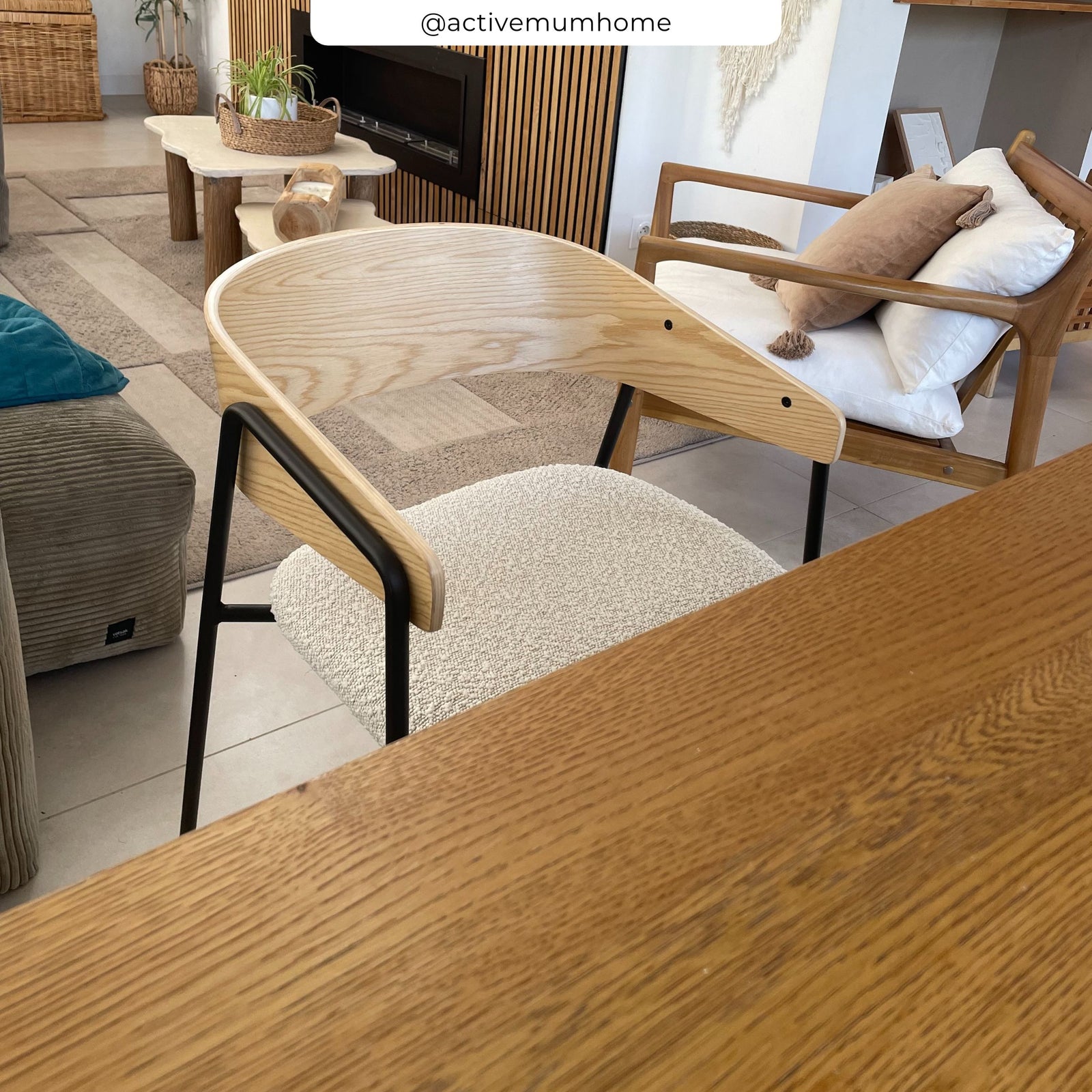 chaise en tissu boucle blanc dossier en bois de chene lot de 2 esmee