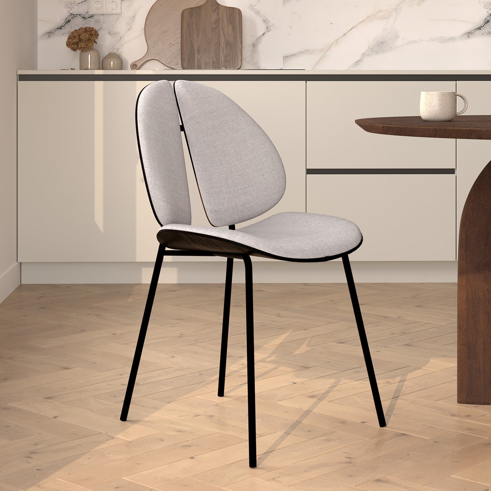 chaise en tissu gris et pieds noir rdv deco coccinelle