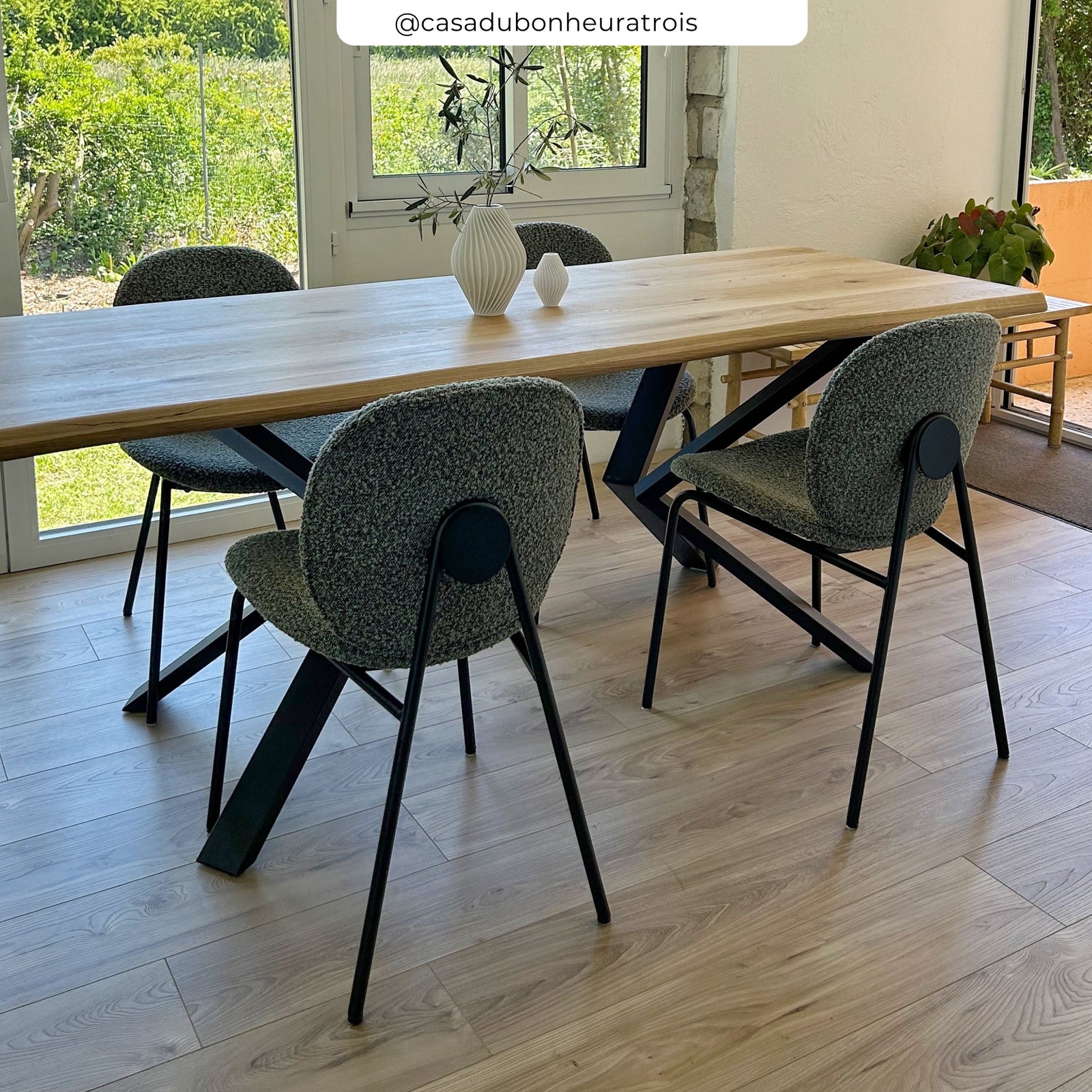 chaise iris en tissu boucle vert pieds metal noir lot de 2