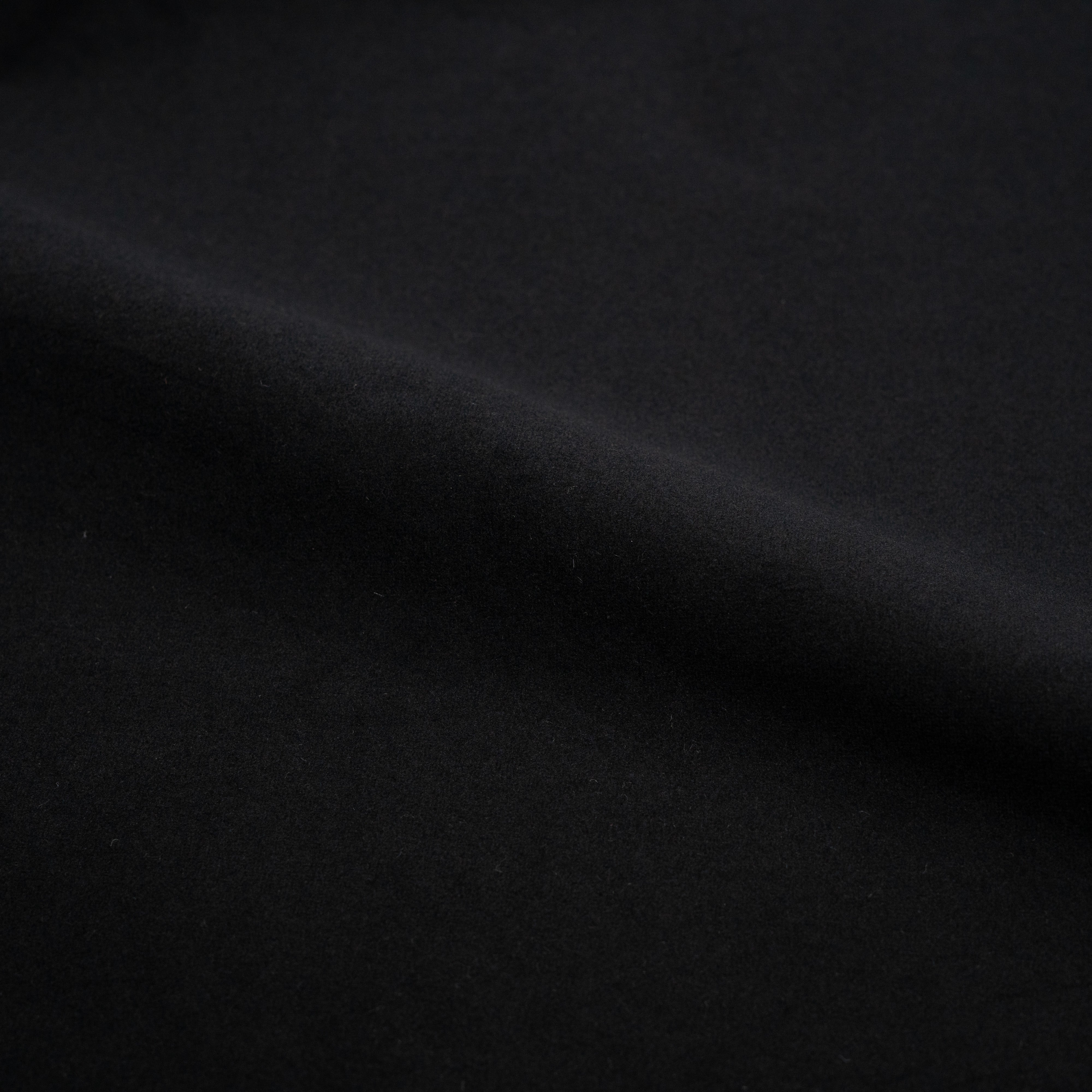 Sedia Coccinelle in velluto nero e legno