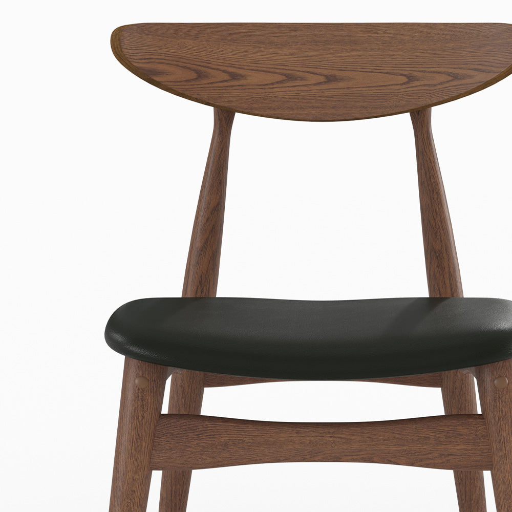 chaises josette cuir synthetique noir et bois d hevea lot de 2