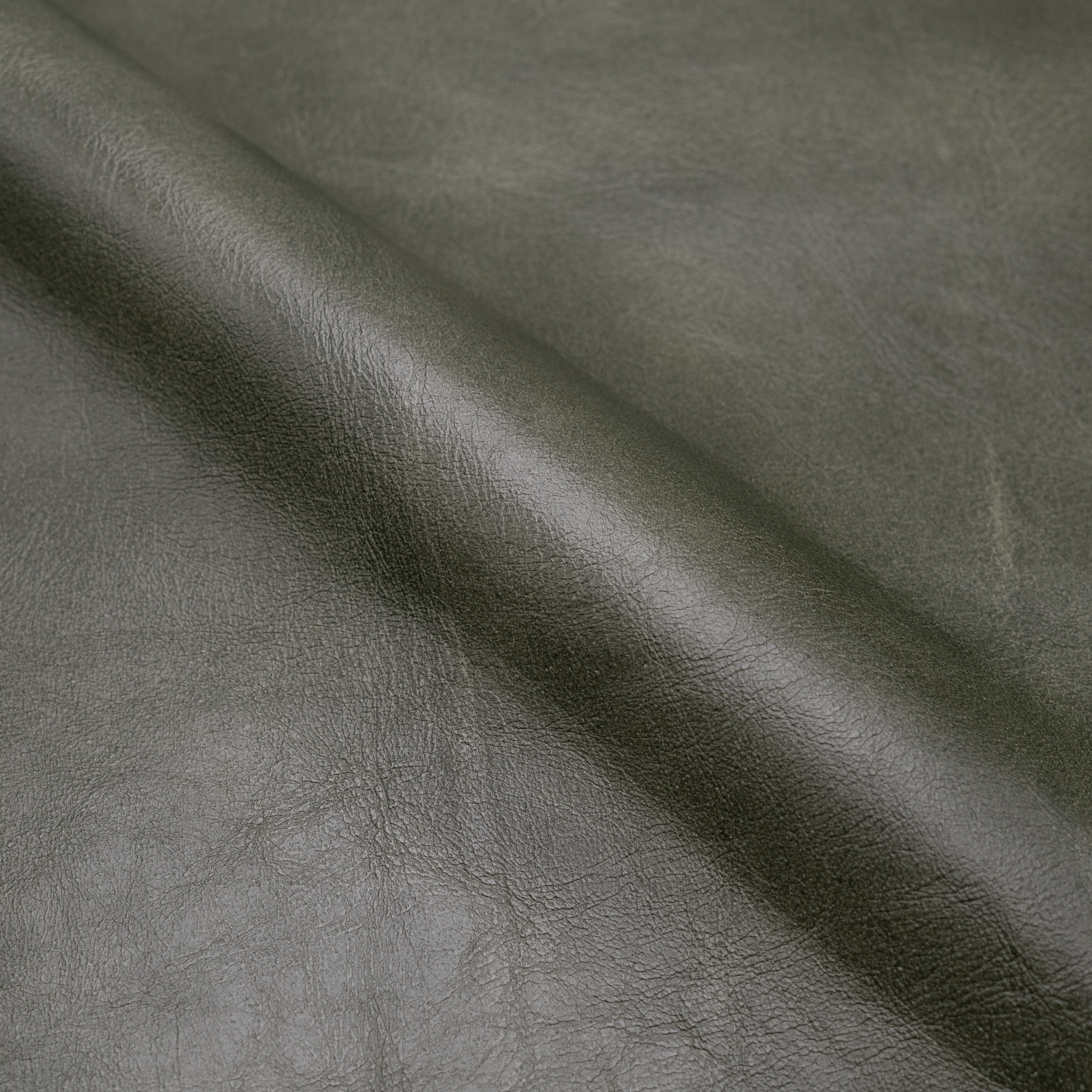 Chaise Arsène en cuir vert et cannage (lot de 2)