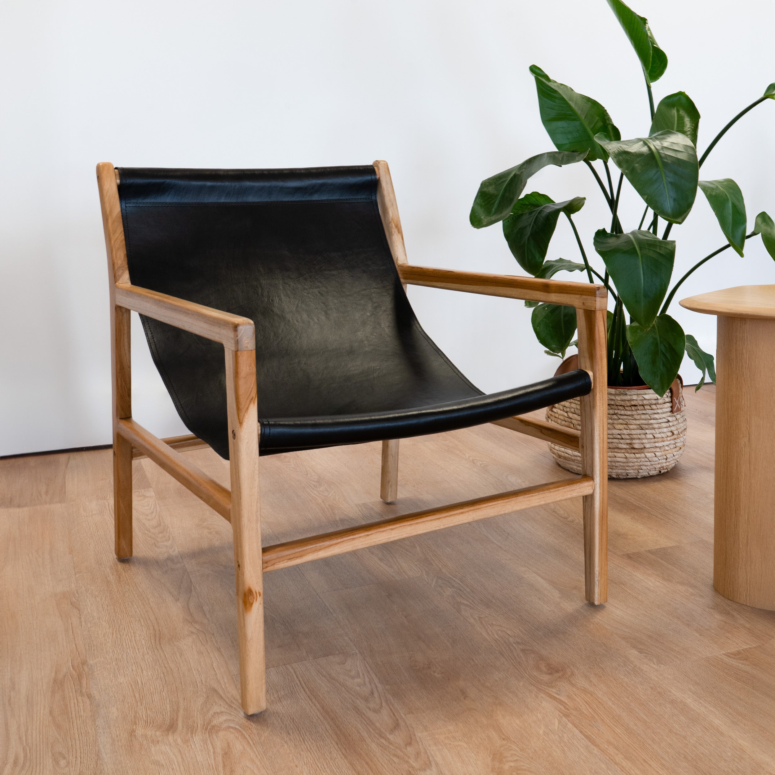 fauteuil apache cuir noir et boir de teck lounge