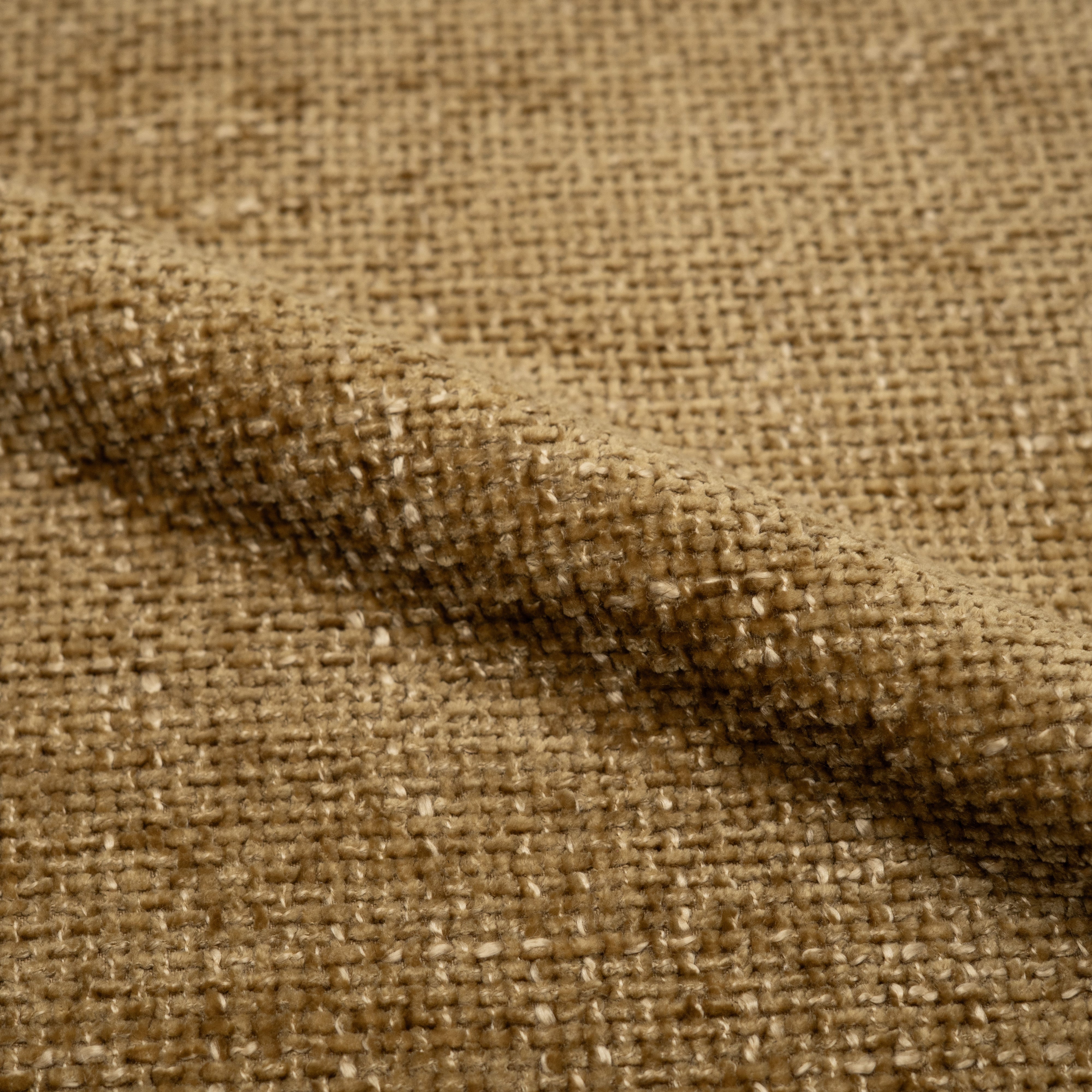 Drehsessel Elvis aus Samtstoff in Senfgelb-Effekt