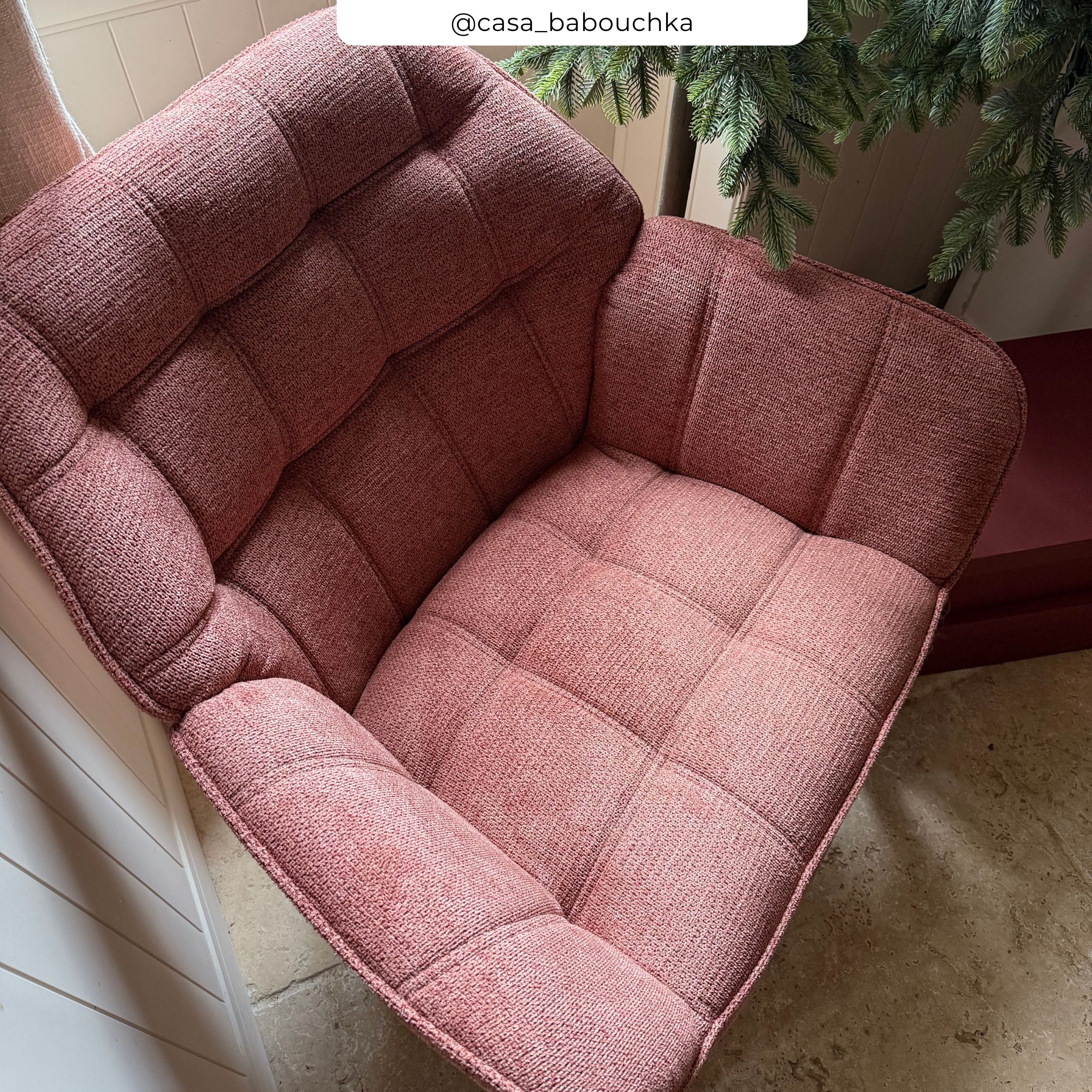 Fauteuil Simba en tissu rouge ancien