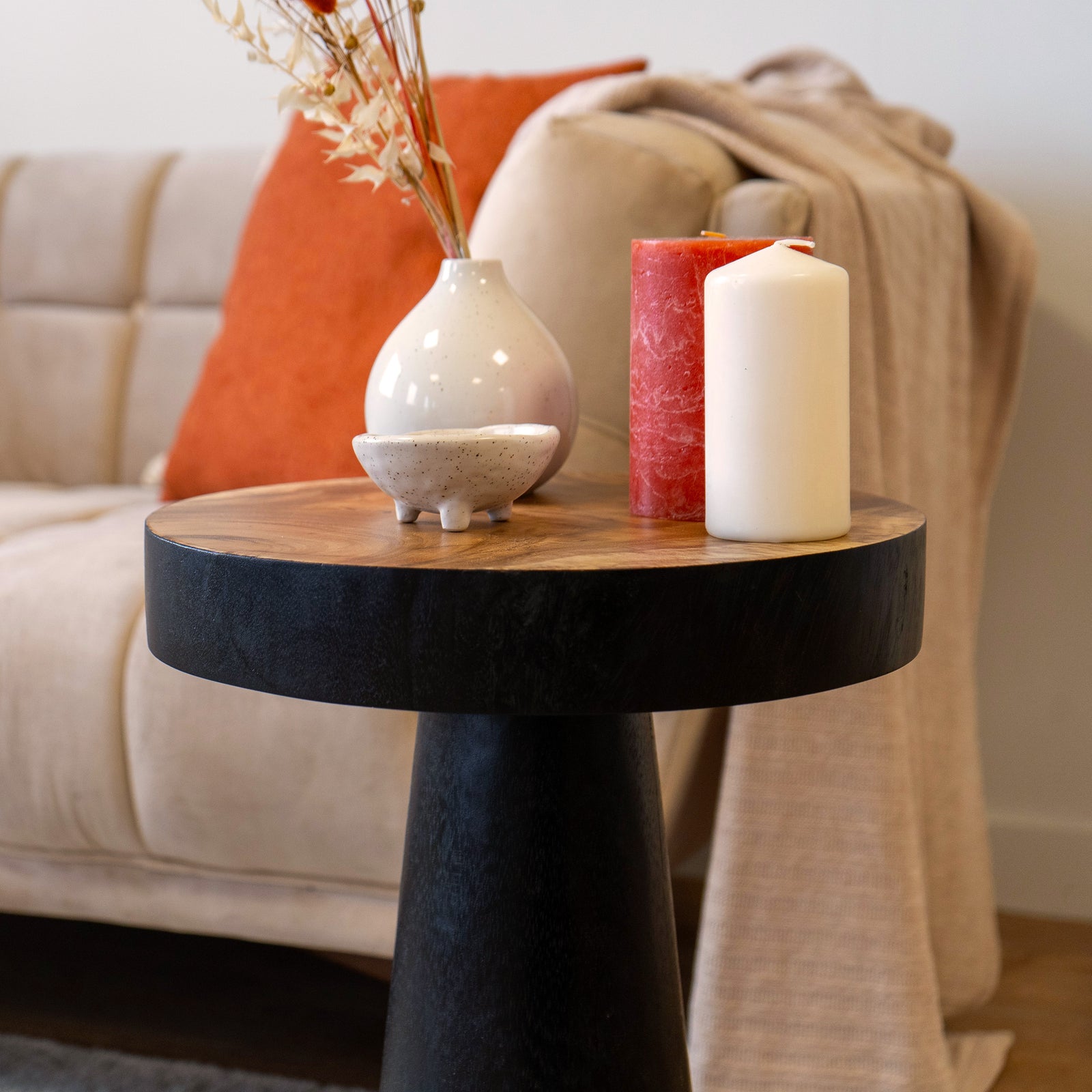 janah table appoint ronde et noire zoom