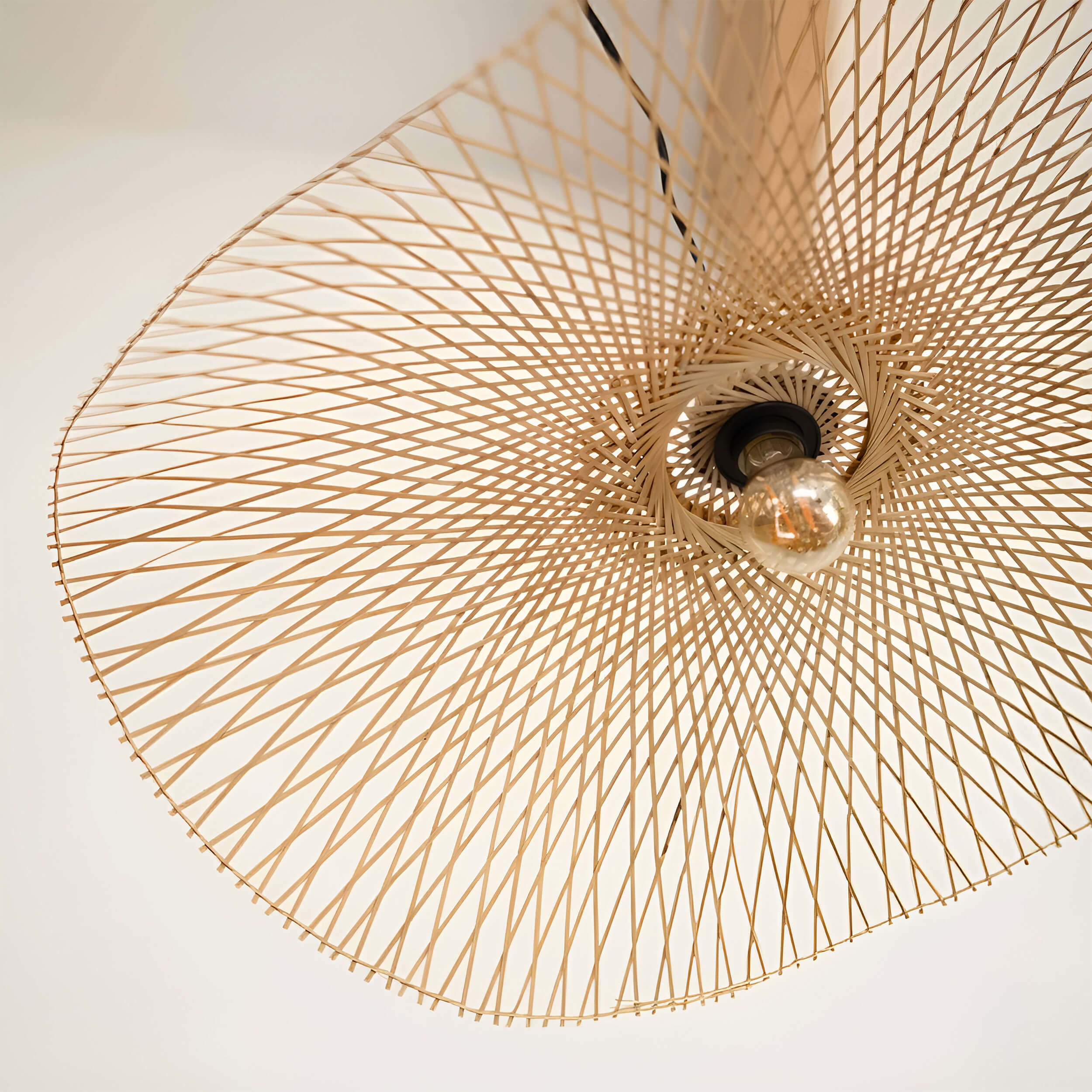 Suspension Jipi en bambou avec fil noir D75cm