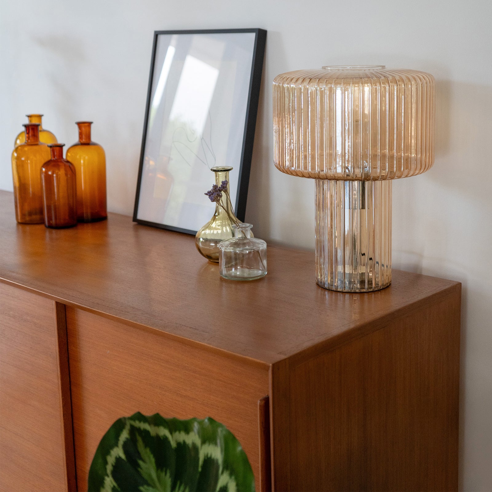 jolie lampe a poser en verre cannele verra