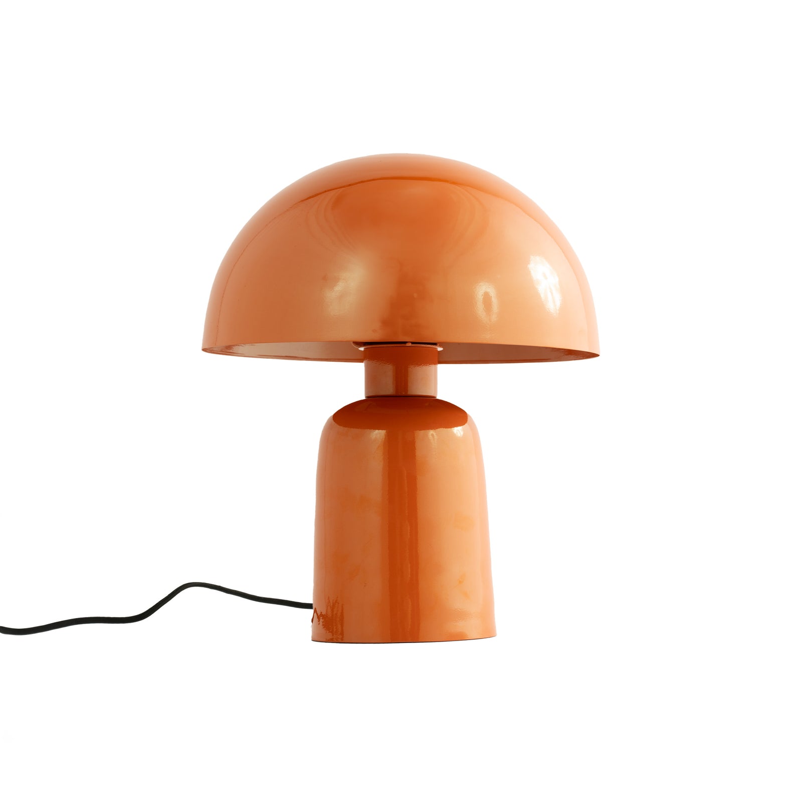 lampe clara en metal orange fond blanc