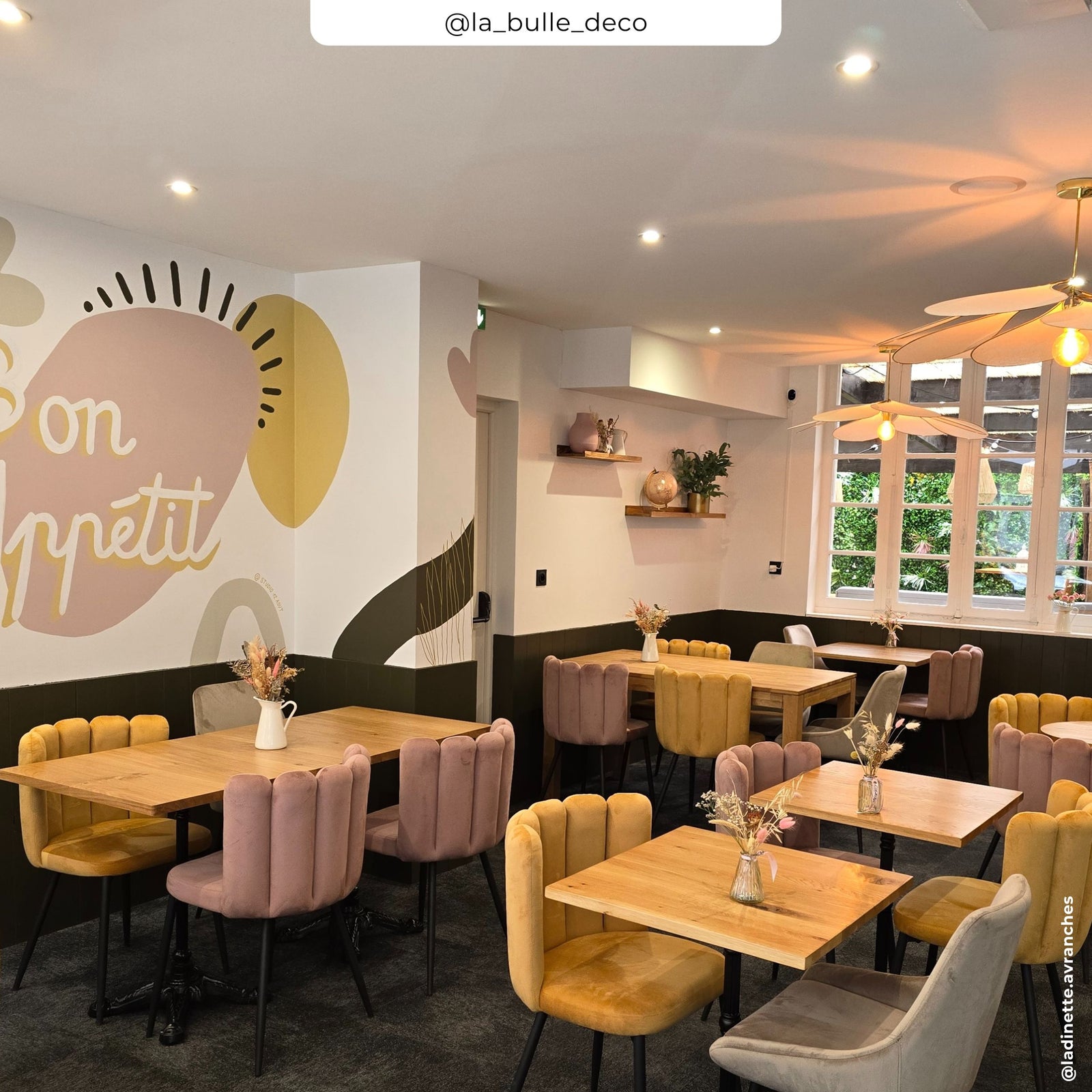 lot de deux chaises rosy en velours jeune pieds noirs