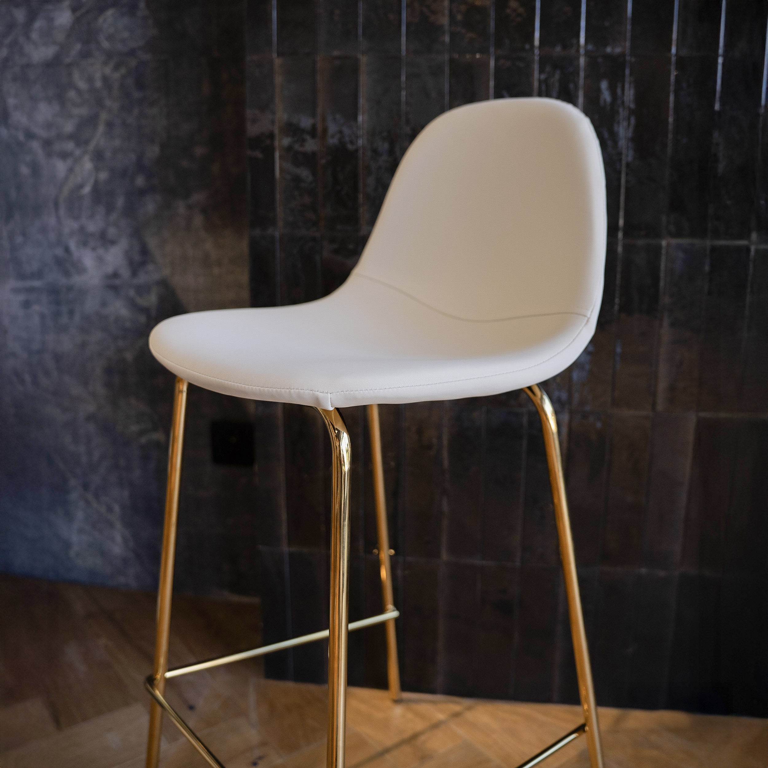 Chaise pour îlot central Henrik en cuir synthétique blanc 65 cm (lot de 2)