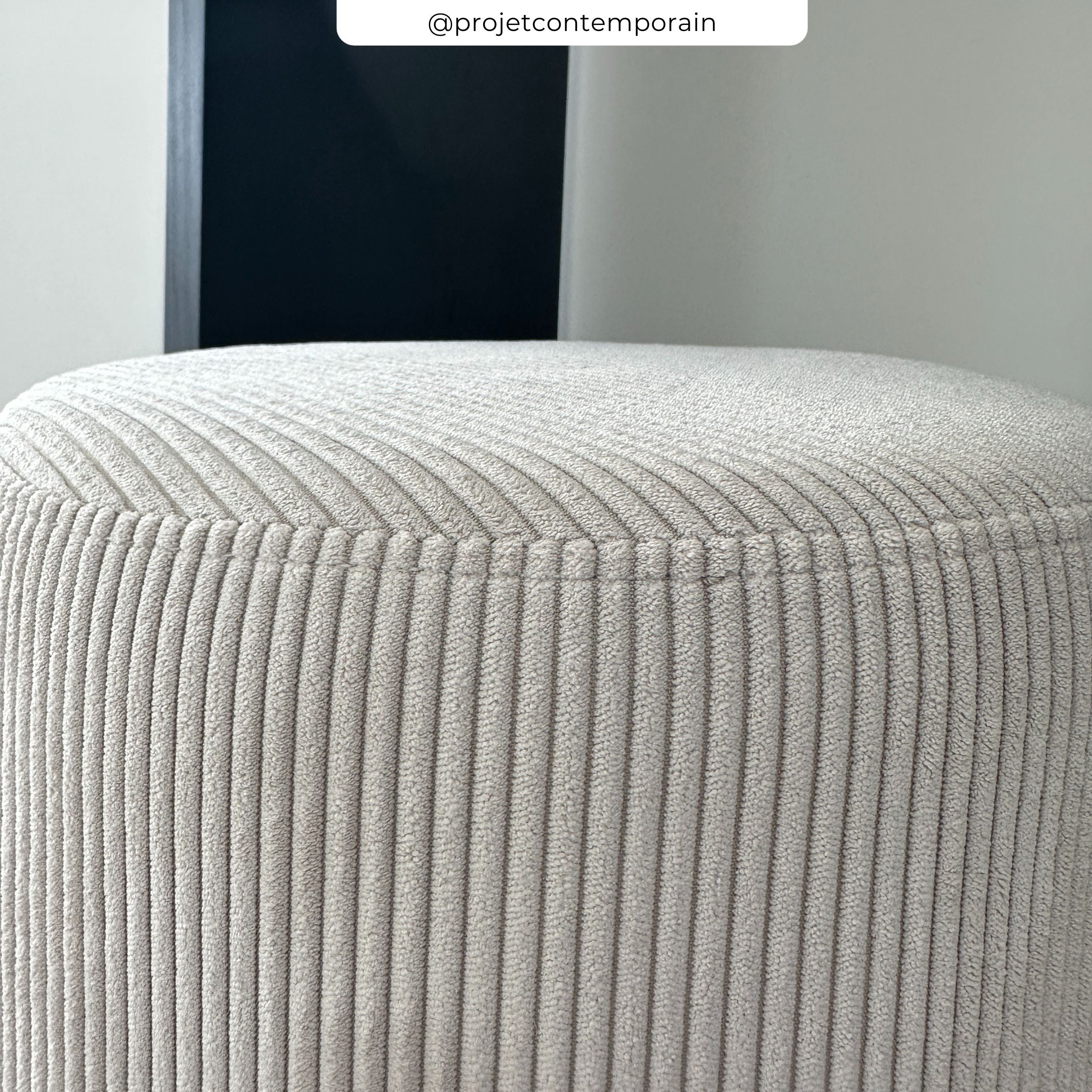 Puf redondo Lily en terciopelo beige