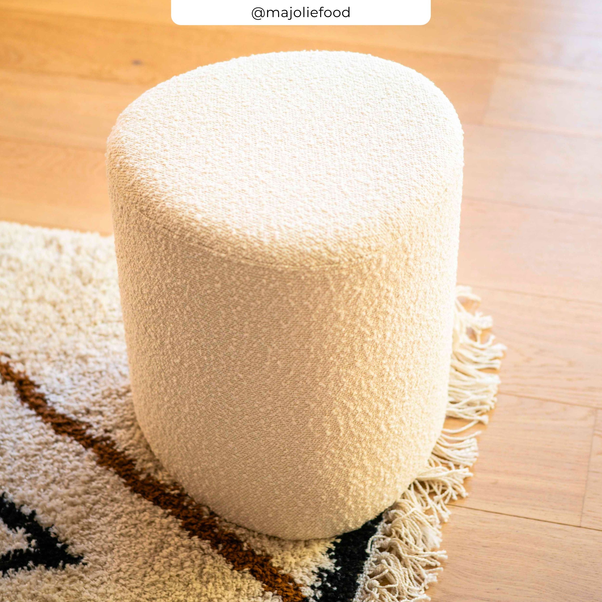 pouf triangulaire tissu boucle biege emmy