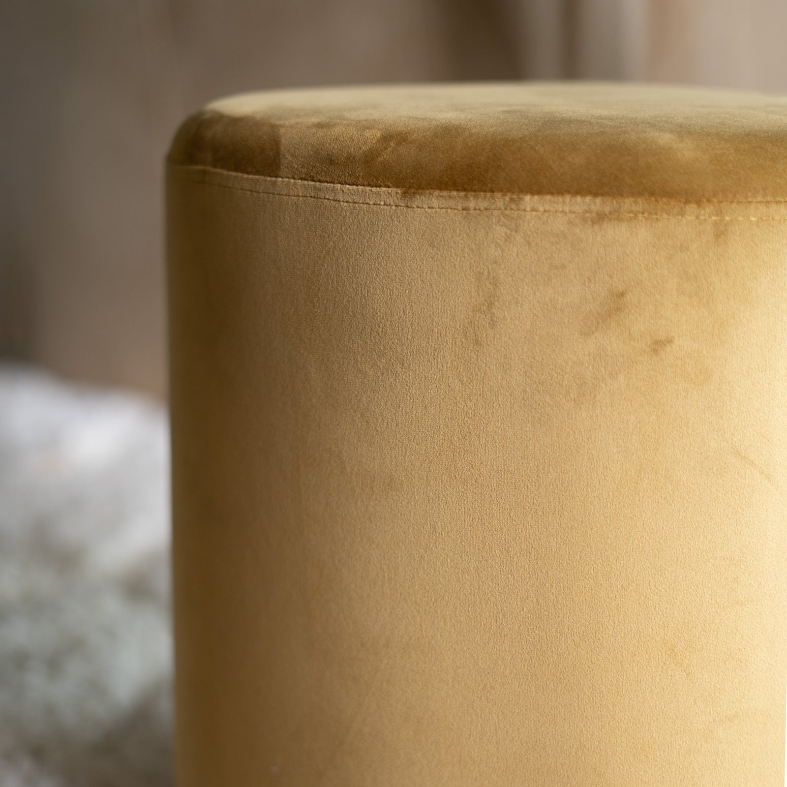 pouf velours doux jaune emmy