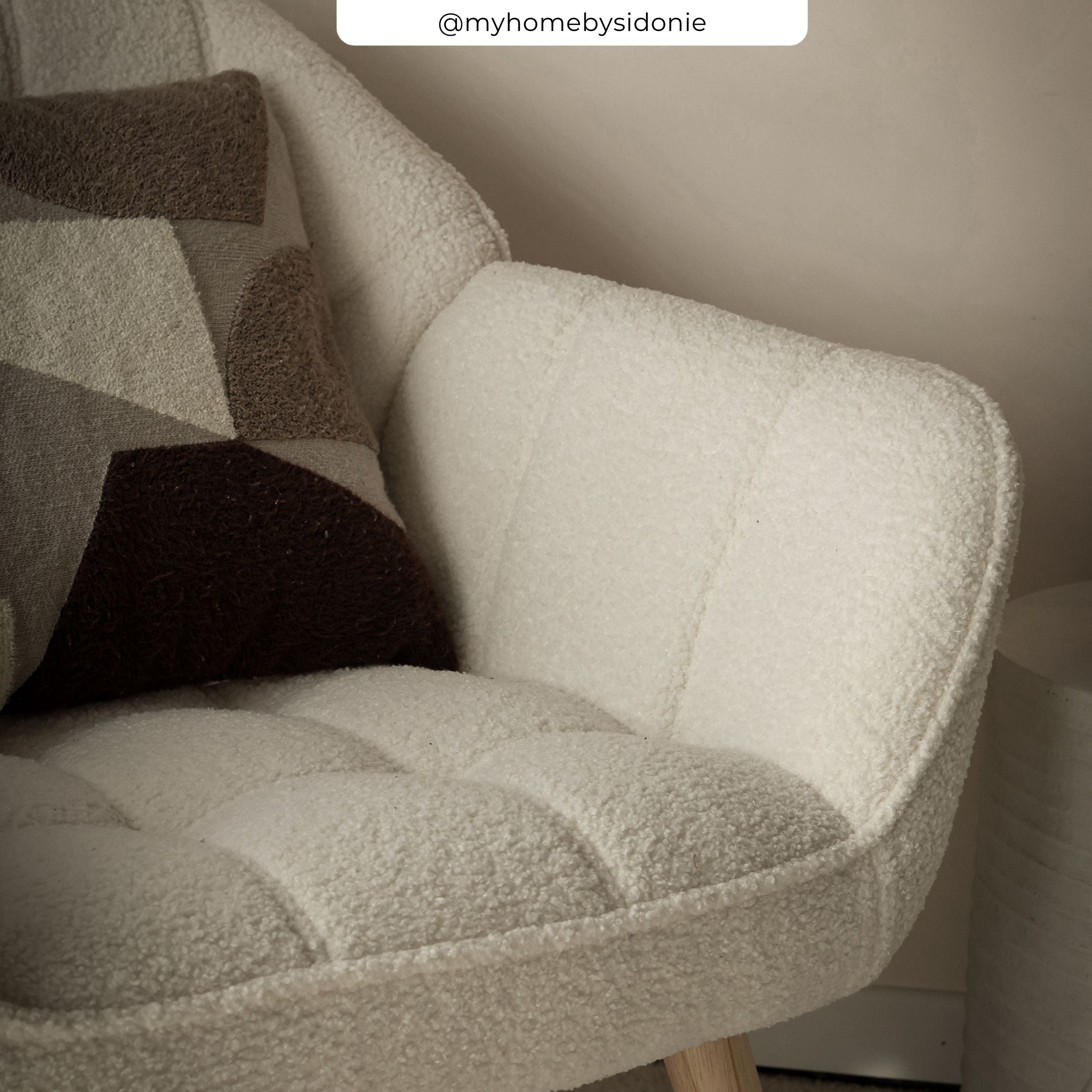 Fauteuil Simba en tissu bouclé blanc