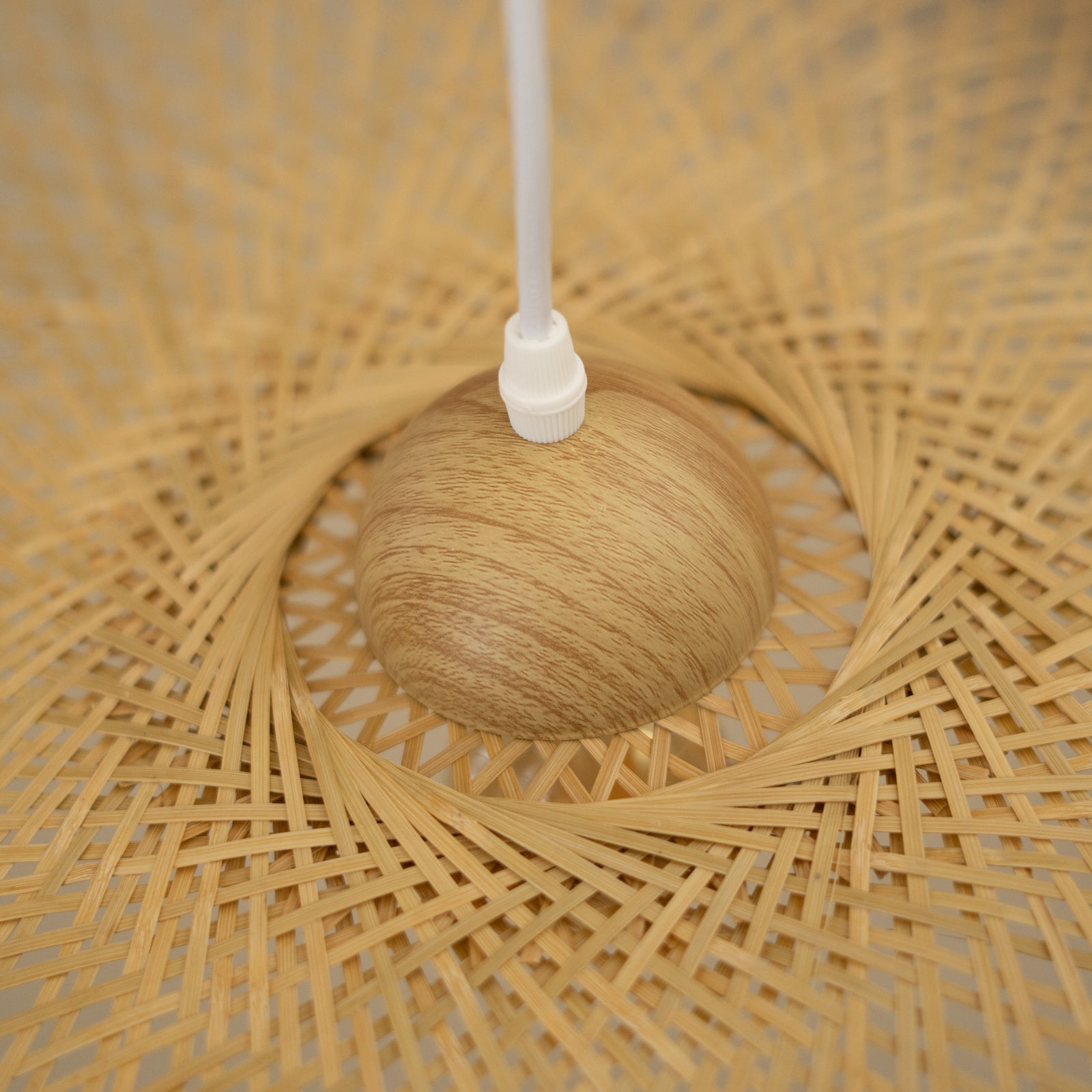 suspension en bambou et fil blanc diametre 75 cm