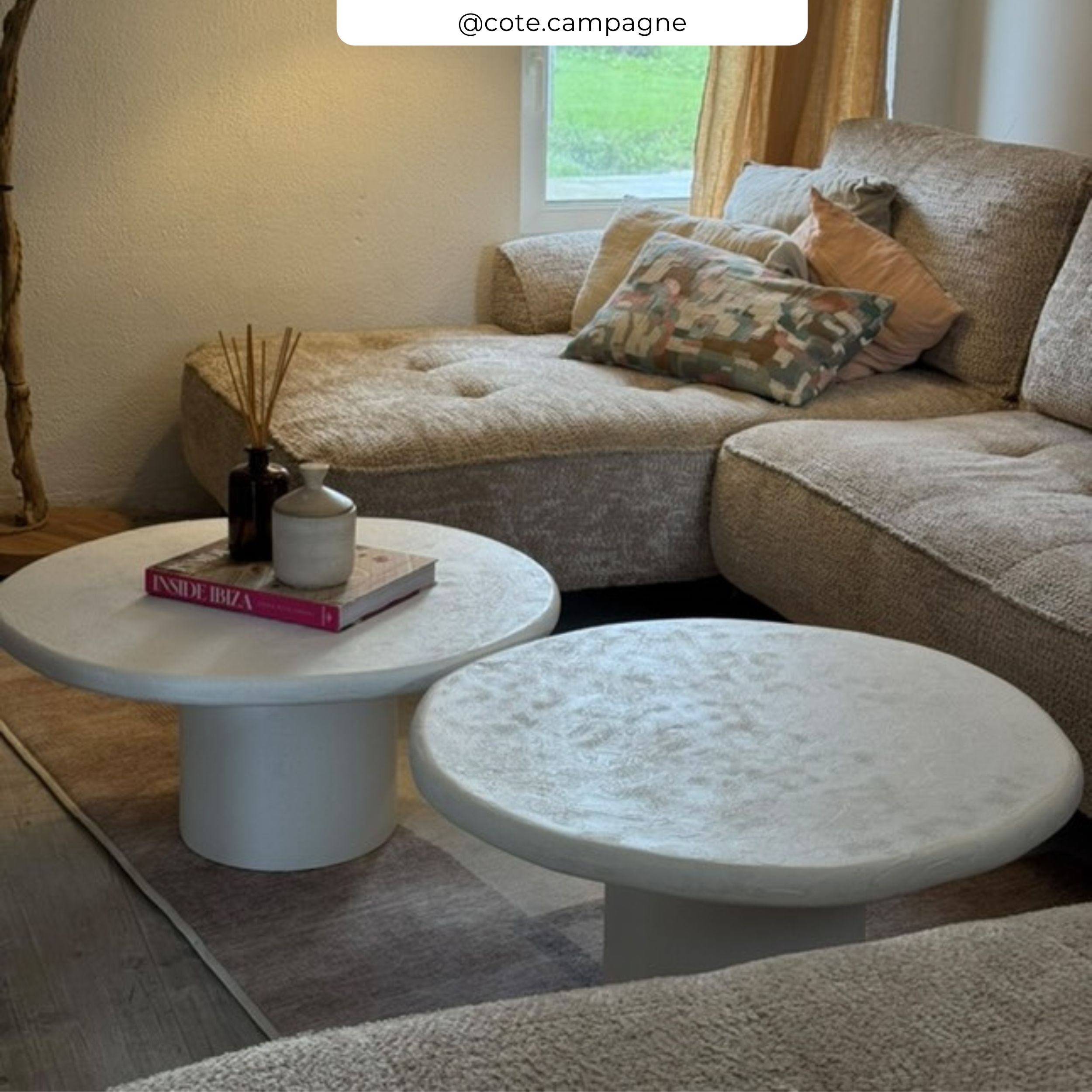 Table basse ronde Lulli en béton blanc cassé