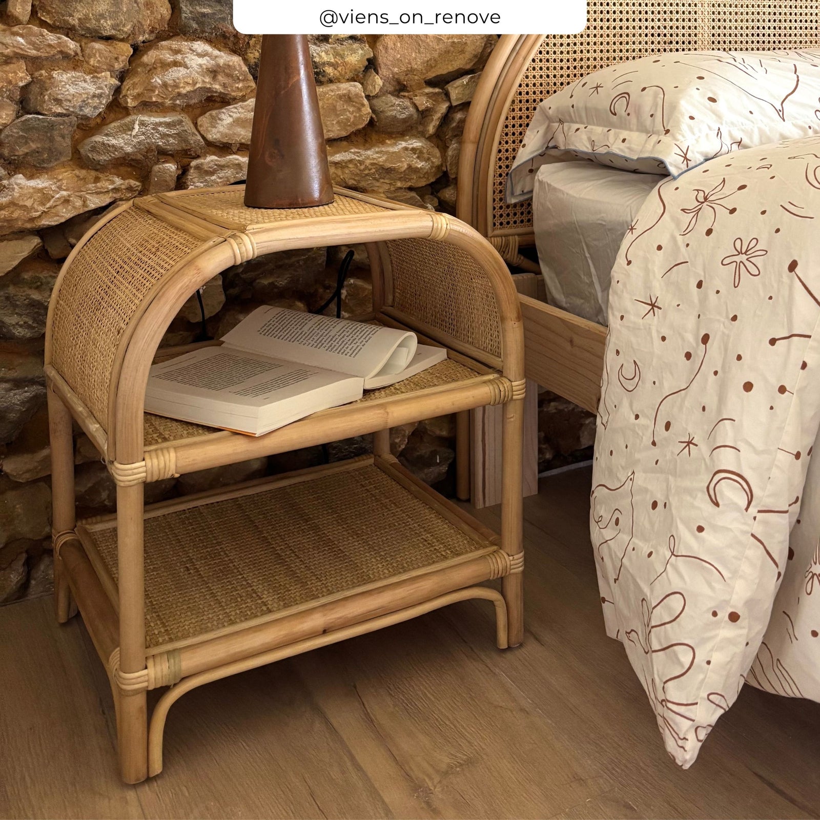 table de chevet en bois et rotin etagere gaspy