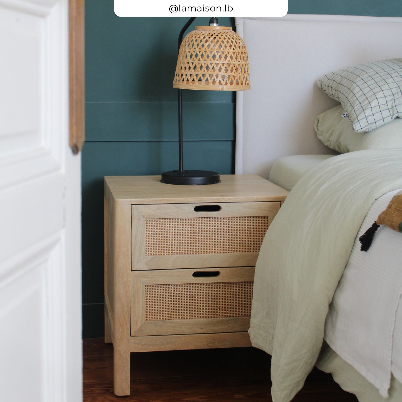 table de chevet felix en bois de manguier et cannage 2 tiroirs felix