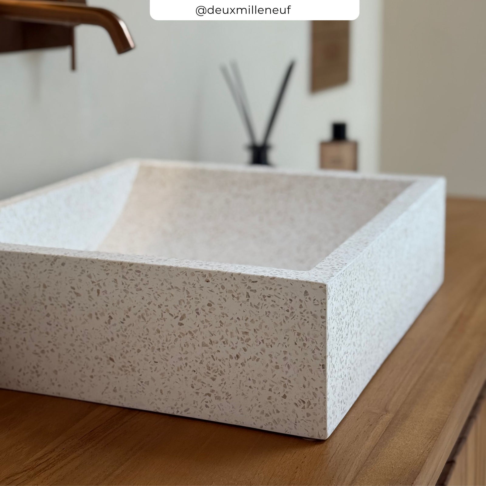 vasque blanche rectangulaire terrazzo