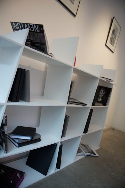 bibliotheque design en hi-macs de ze design agency