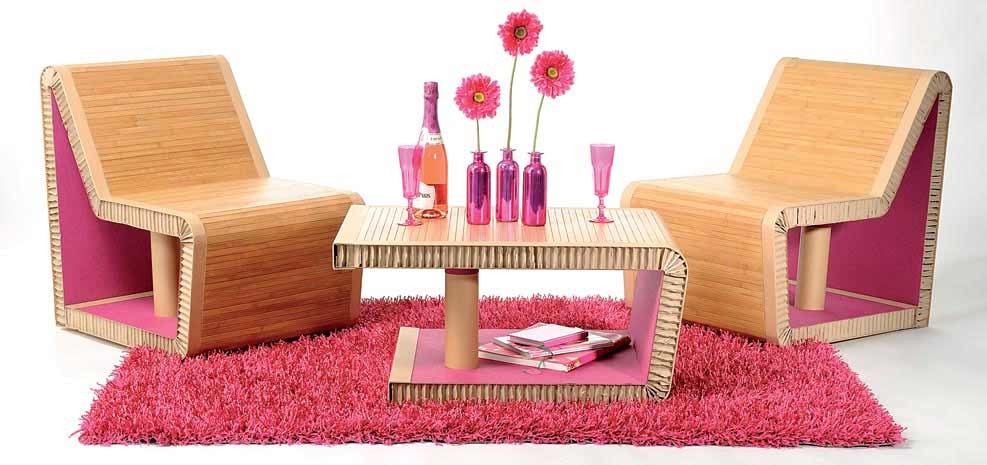 table basse et chaises en carton design