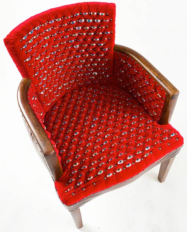 fauteuil au design angoissant par fiona roberts