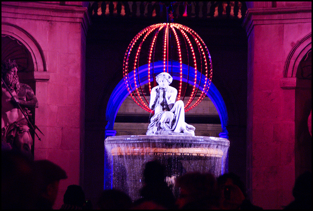 fontaine illuminée à lyon pour la fête des lumières